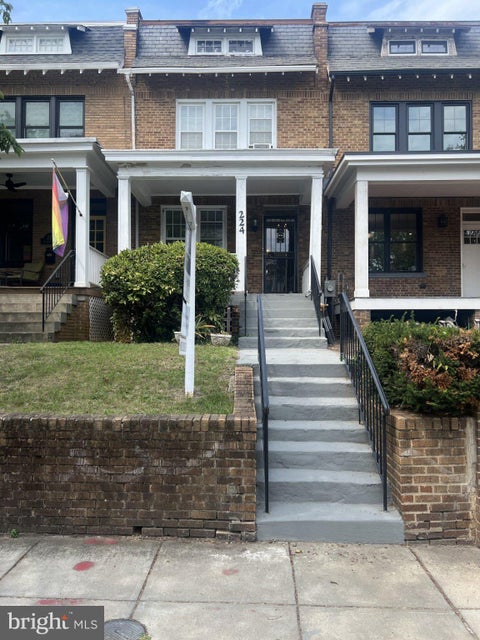 Townhouse For Sale - 224 17th Street<br/> WASHINGTON, DC 20002