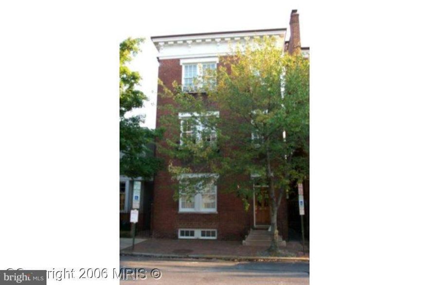 This bright, sunny 1BR in a great spot in the heart of Old Town is reminisent of a NYC flat.Good location with easy DASH bus access to Metro. Laundry facilities and storage on the lower level add to the delights.  No pets, please.Contact tenant,to show,  leave message during the day, then go and show,starting after 1PM/8/16. Make appointment for evening showing with tenant. LB/rail.