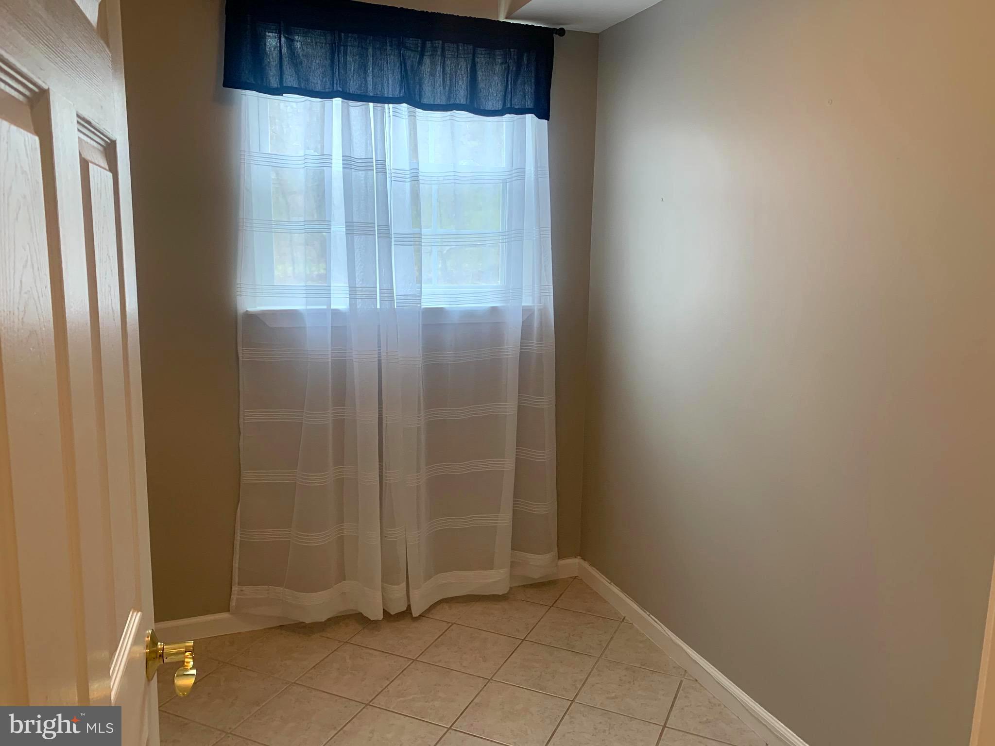 LAKEWOOD - Residential Lease