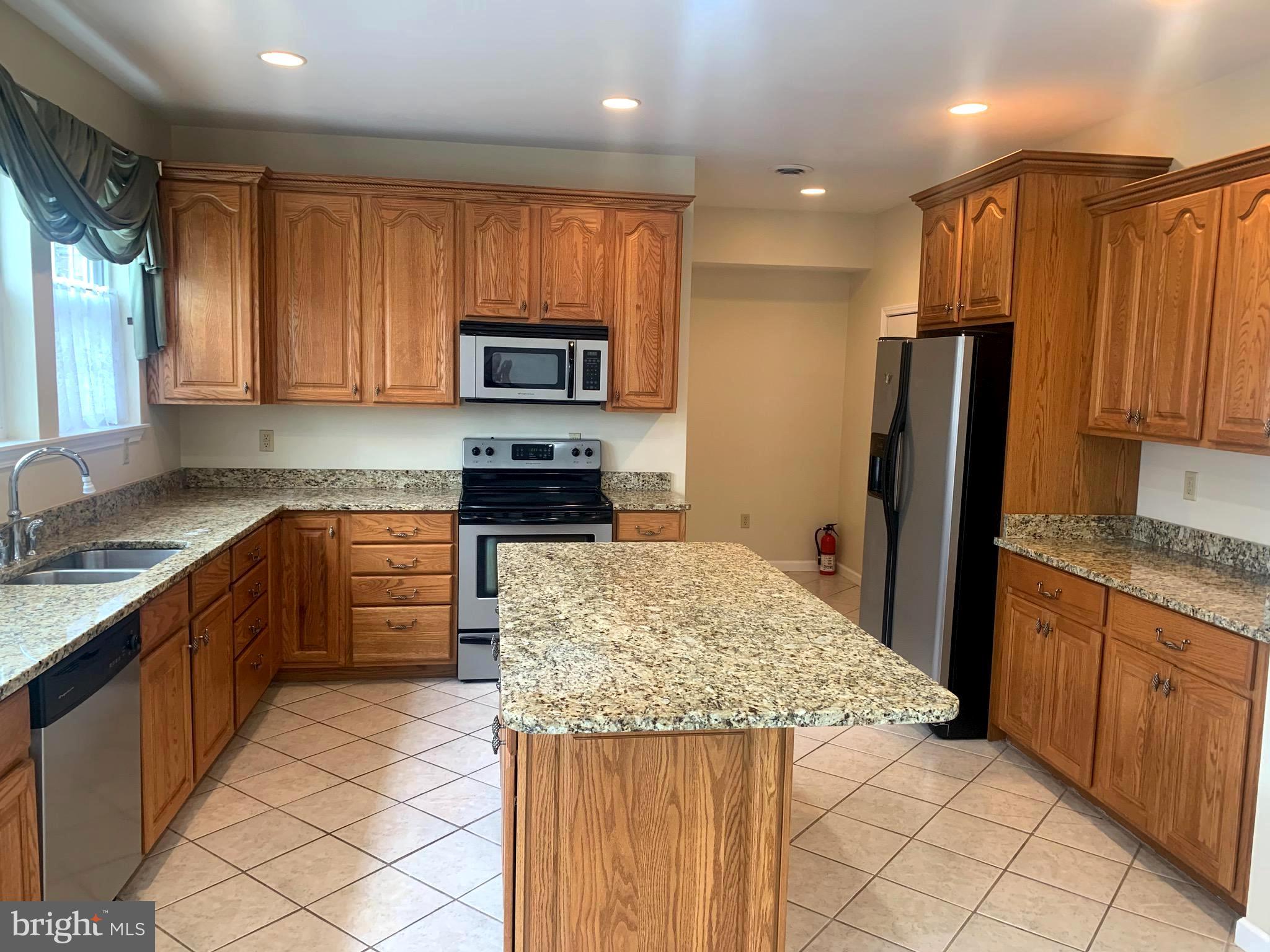 LAKEWOOD - Residential Lease