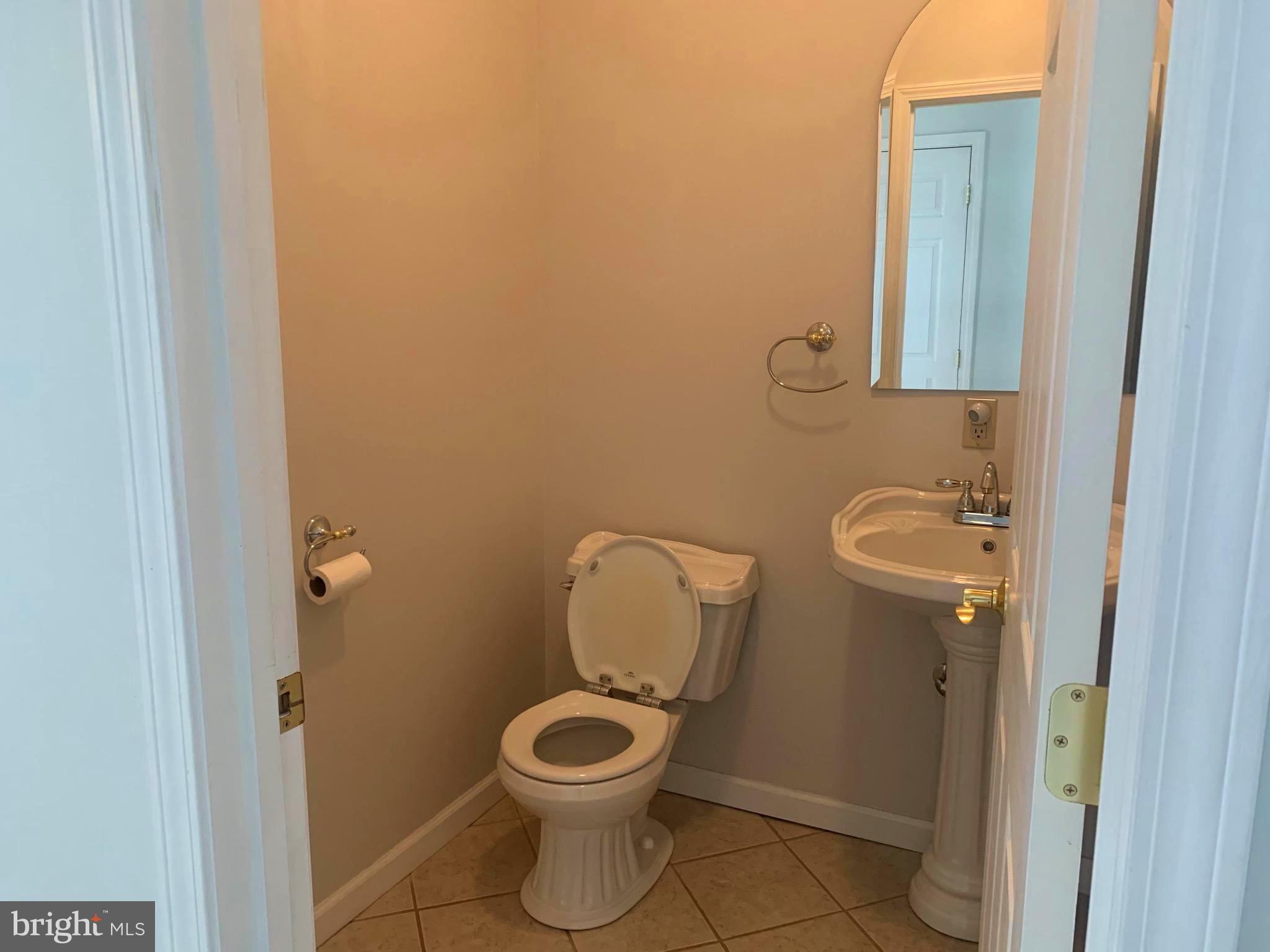 LAKEWOOD - Residential Lease