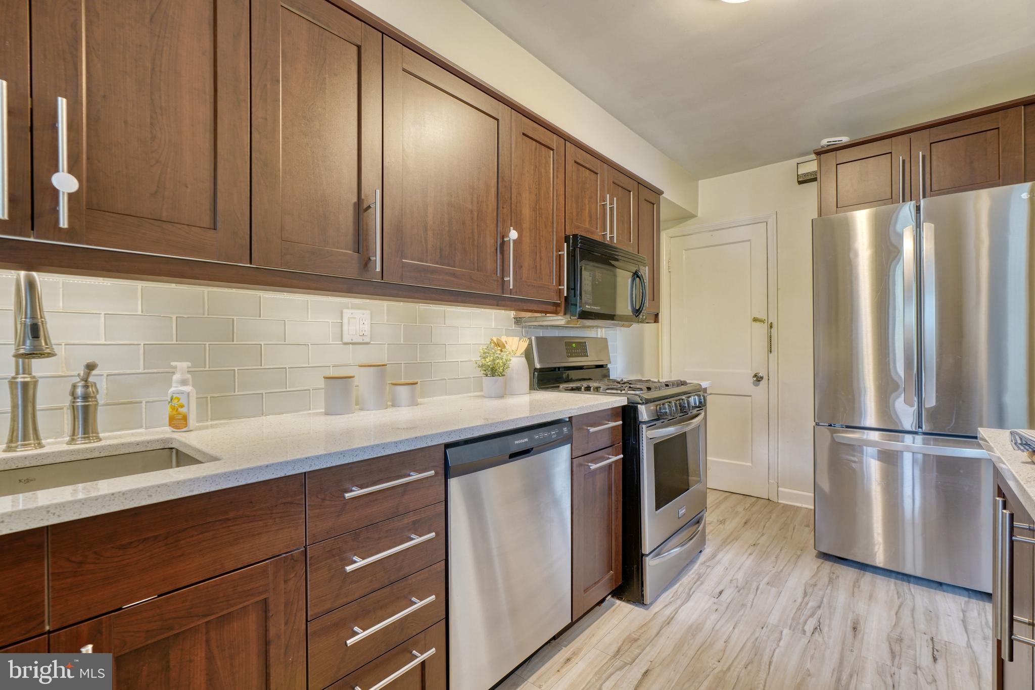 OAKLEIGH MANOR - Residential