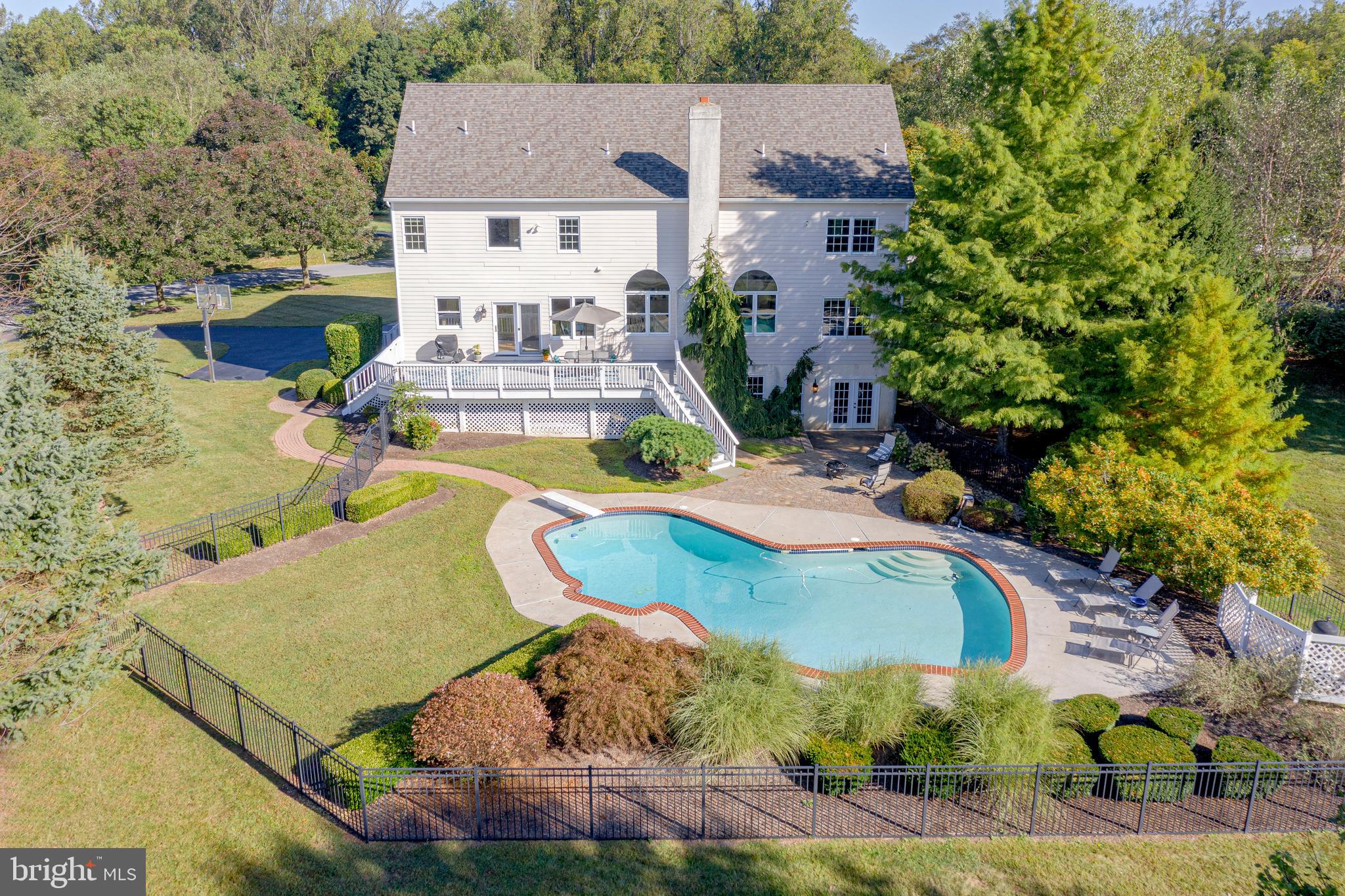 COUNTRY WALK - Residential