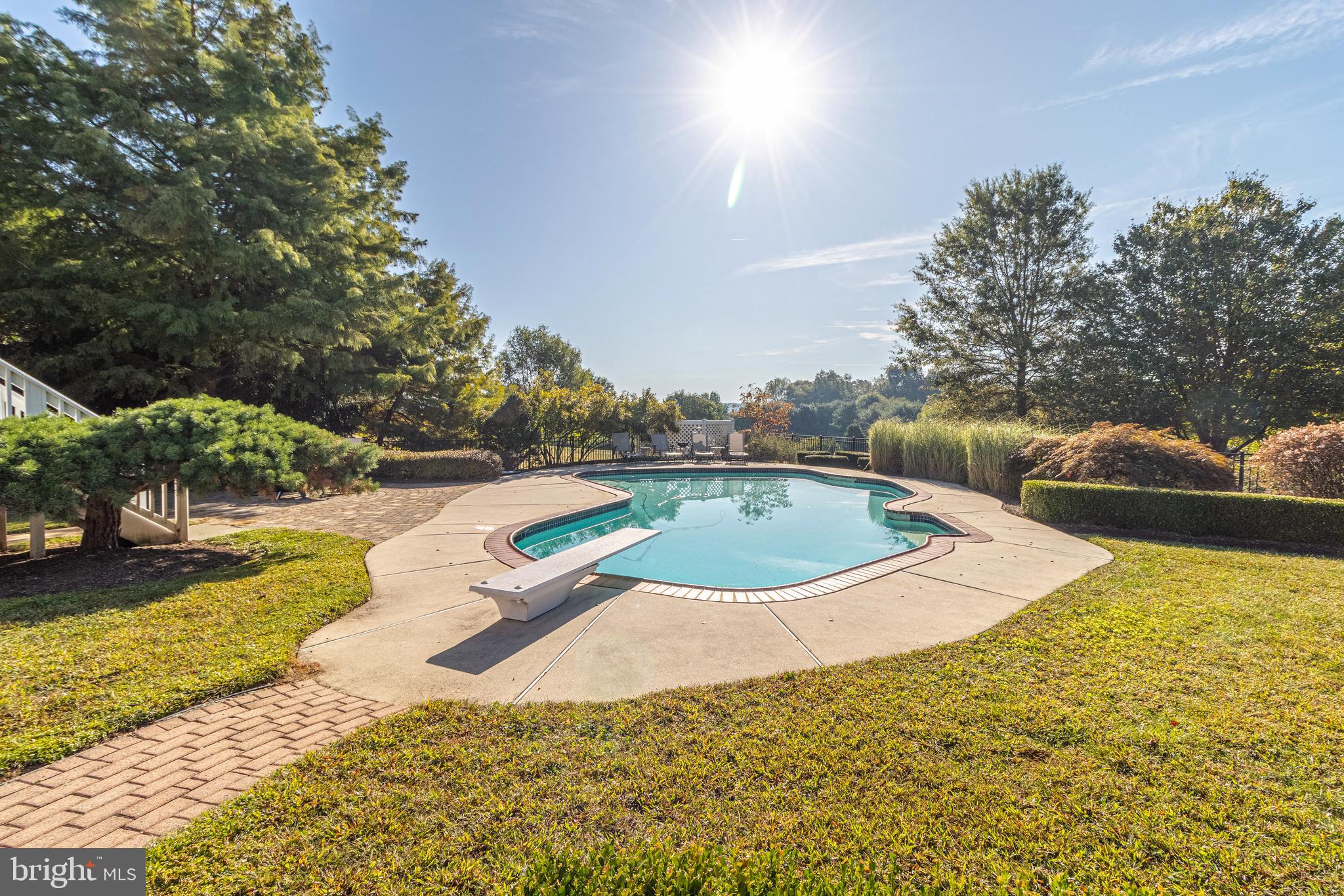 COUNTRY WALK - Residential