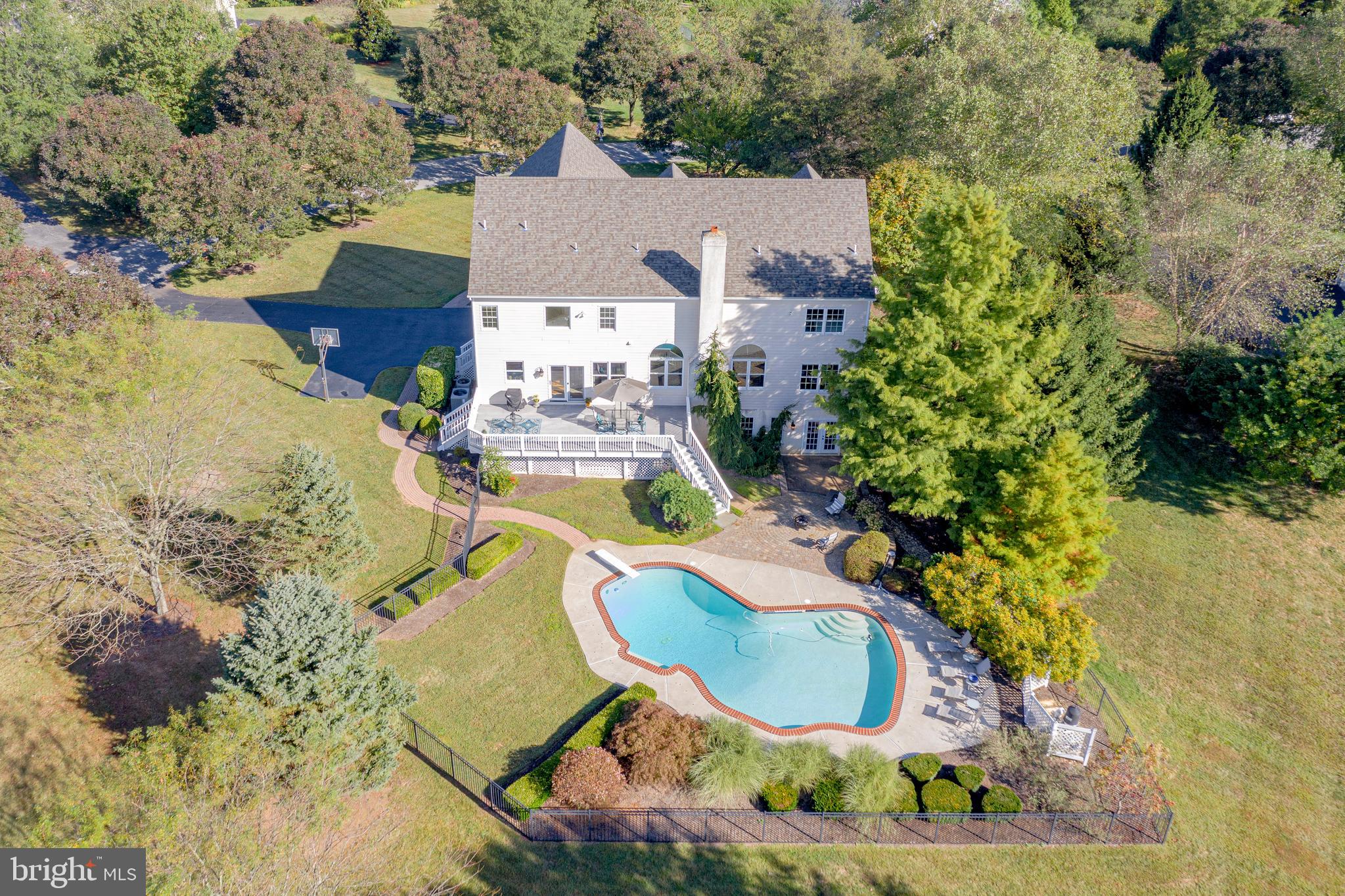 COUNTRY WALK - Residential