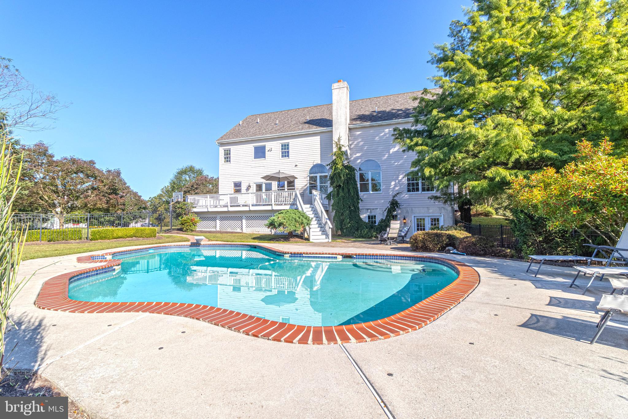 COUNTRY WALK - Residential