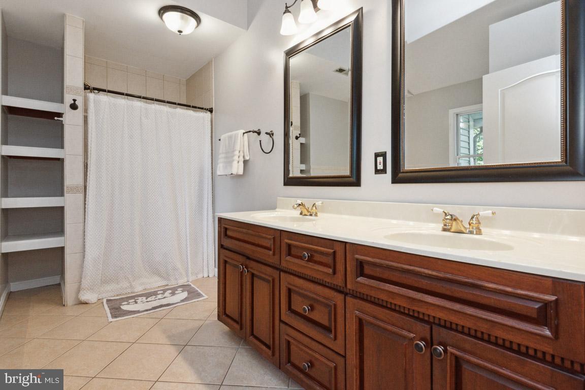 GREEN MEADOWS - Residential