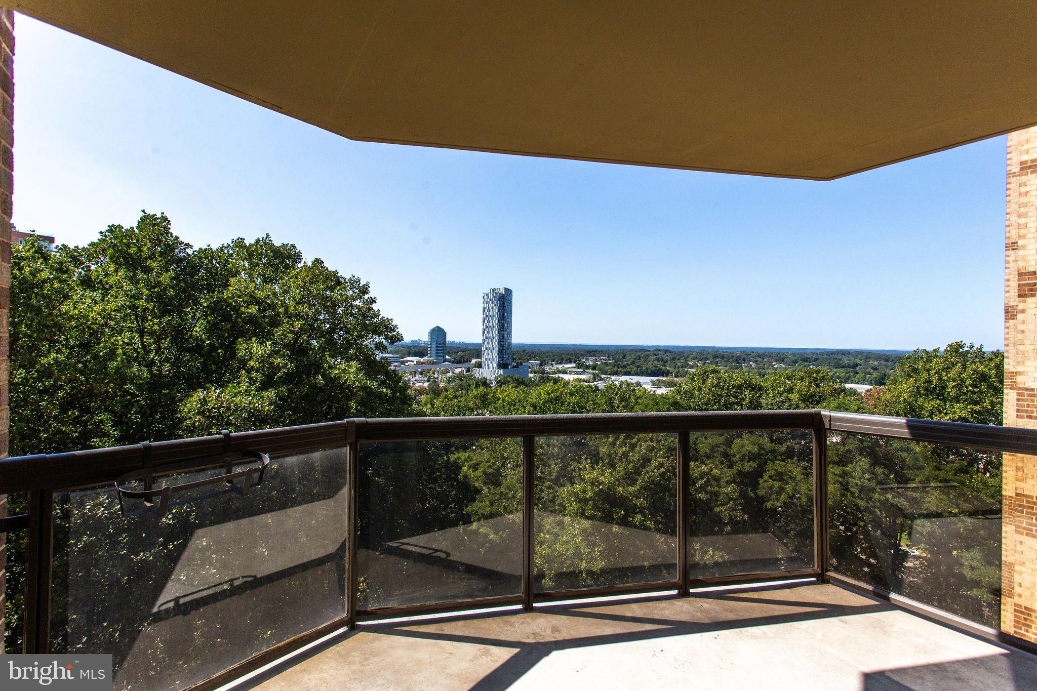 ROTONDA - Residential Lease