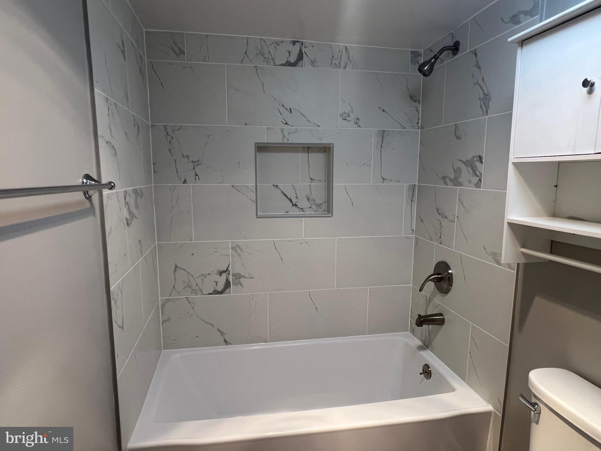 ROTONDA - Residential Lease