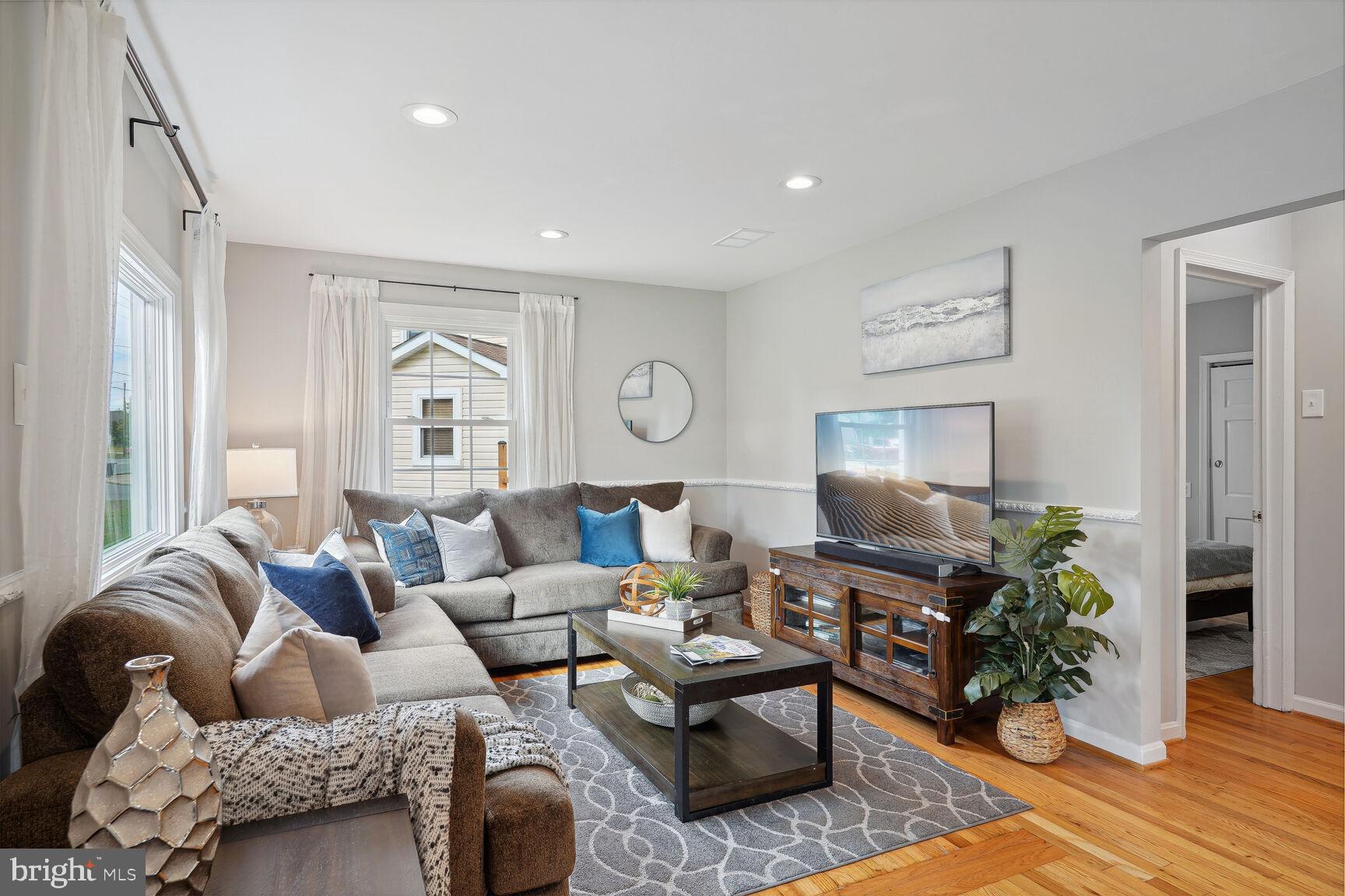 BUCKNELL MANOR - Residential