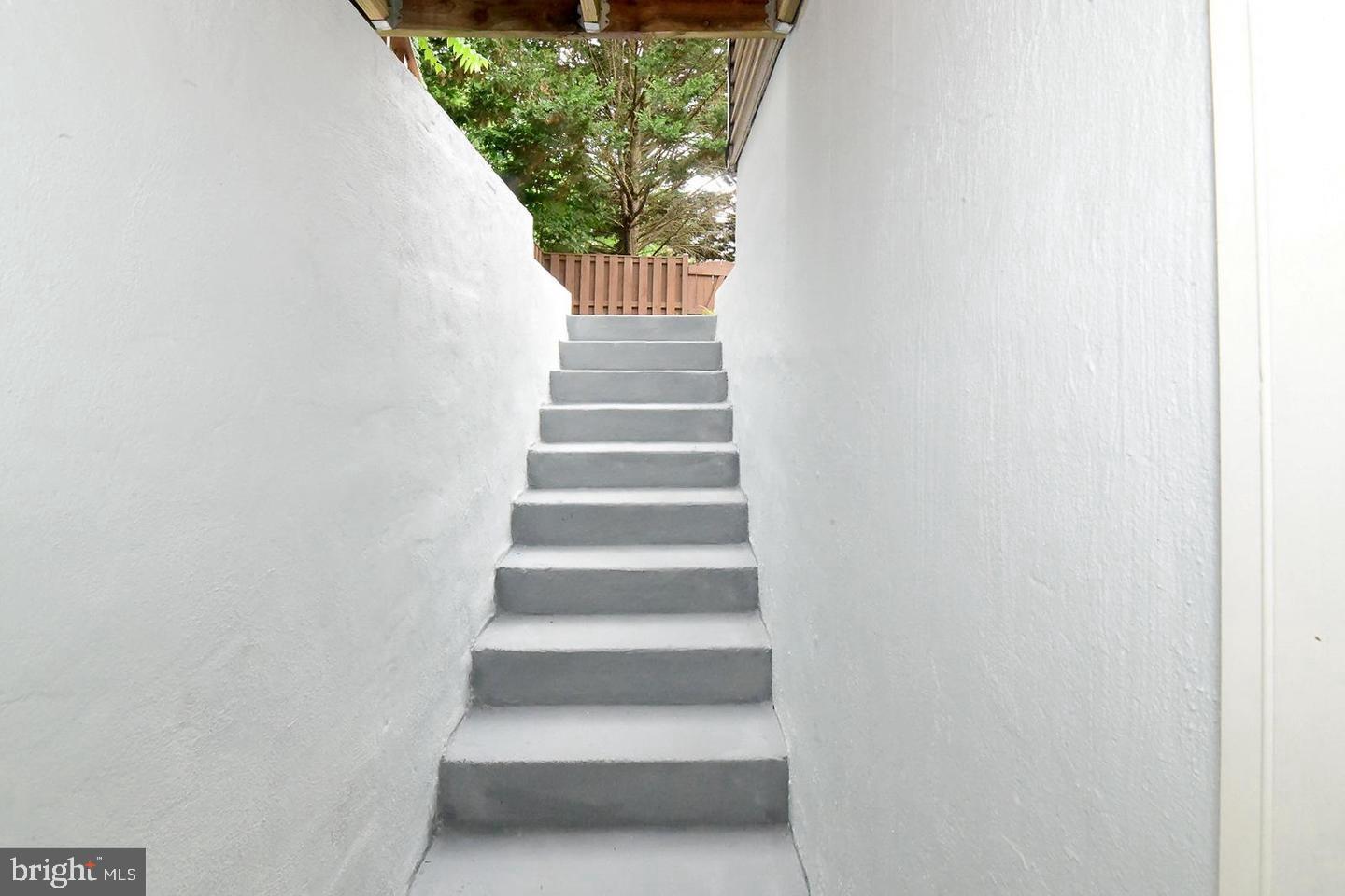 GREENVIEW WEST - Residential Lease