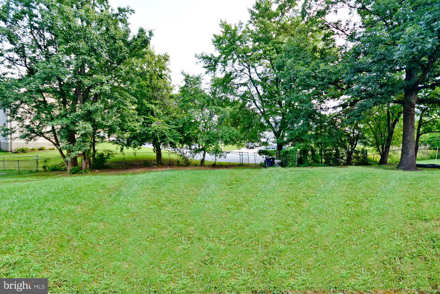 ROYALE GARDENS - Residential