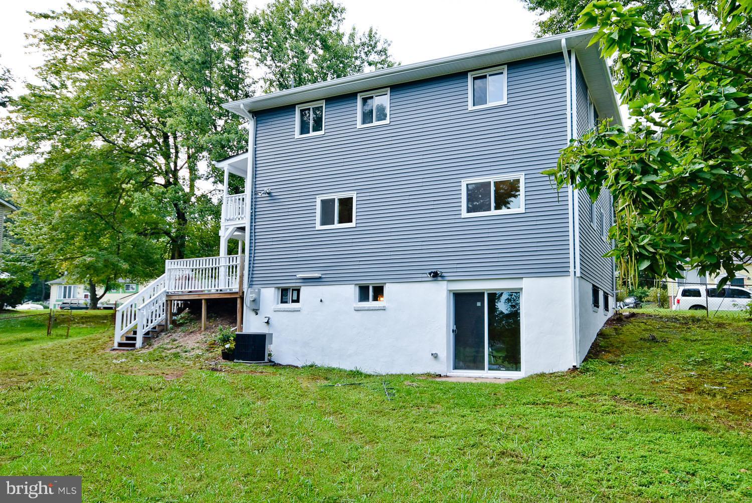 ROYALE GARDENS - Residential