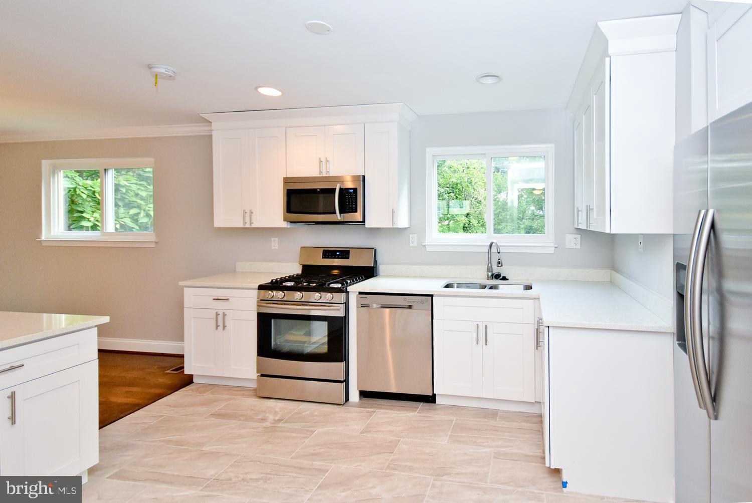 ROYALE GARDENS - Residential