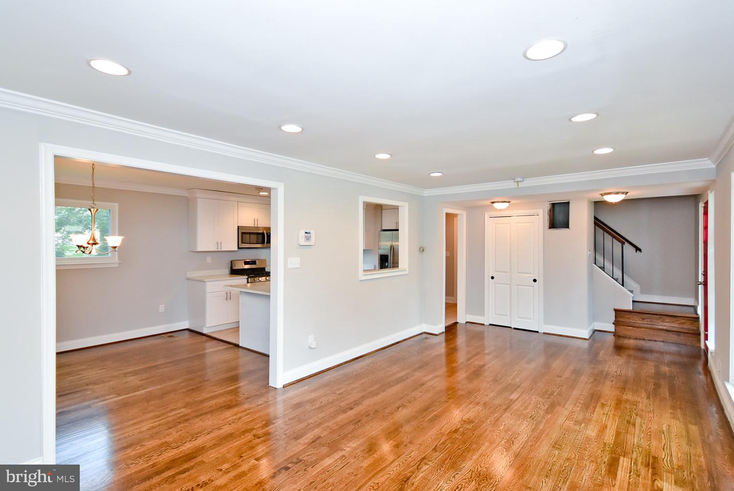 ROYALE GARDENS - Residential