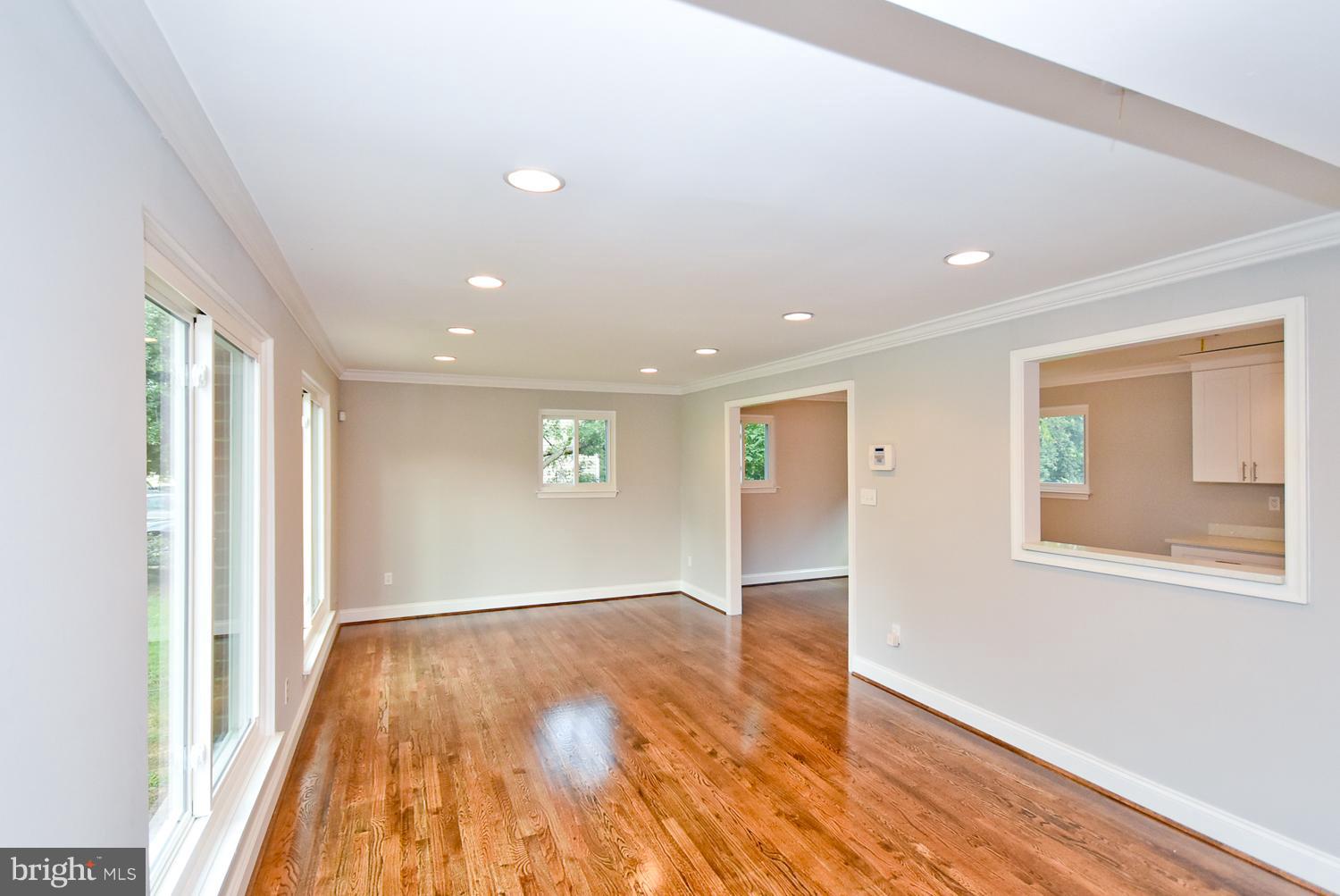 ROYALE GARDENS - Residential