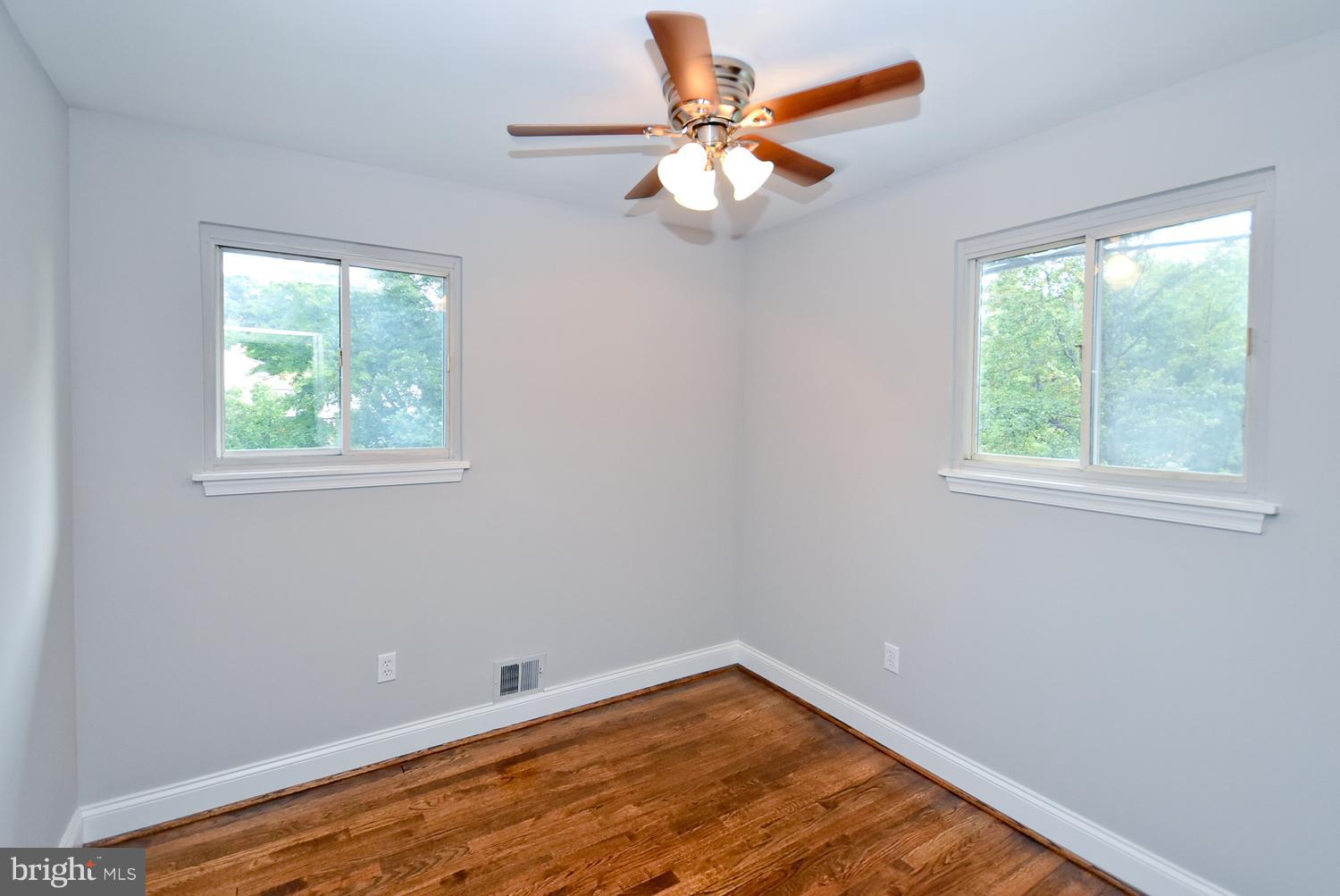 ROYALE GARDENS - Residential