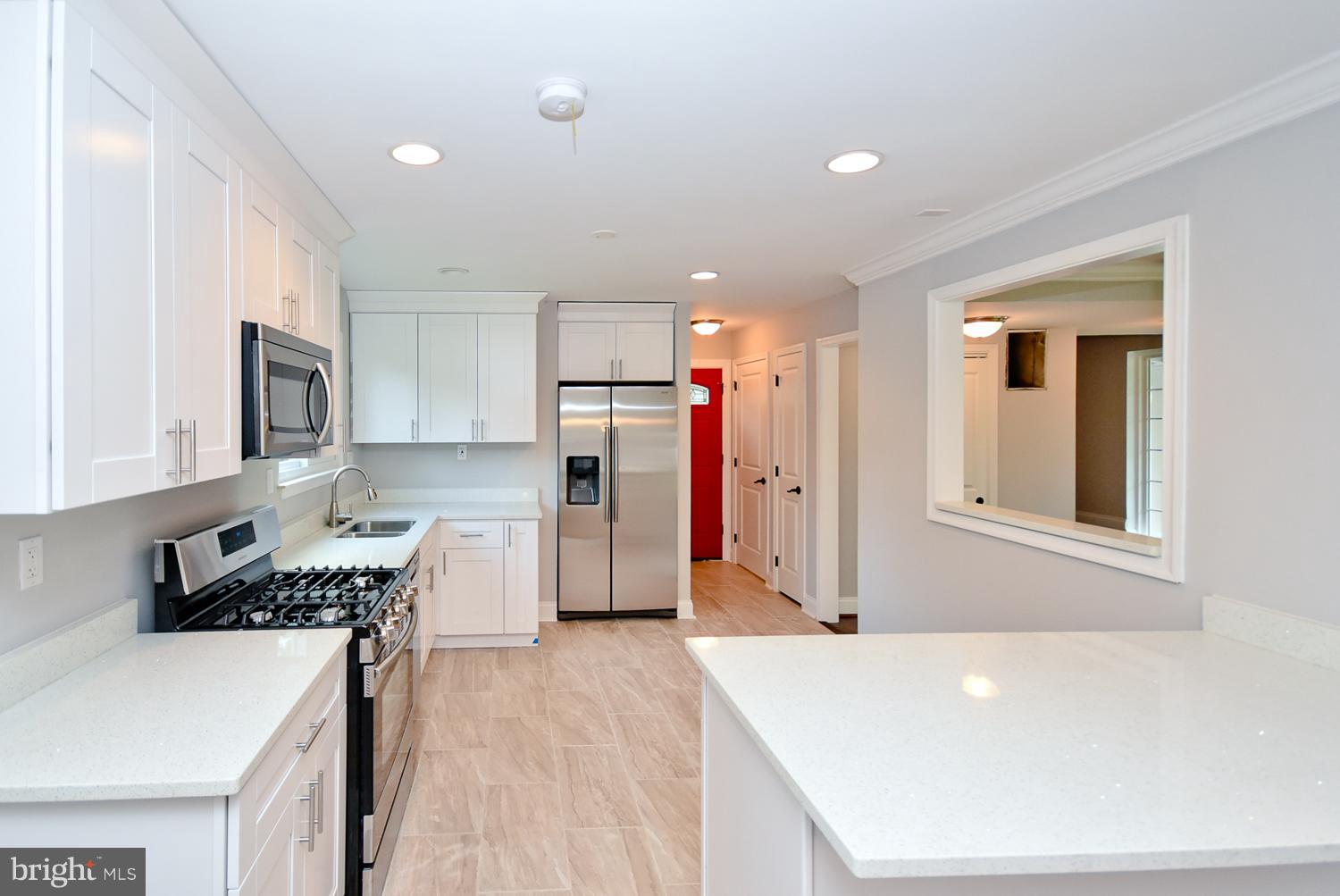 ROYALE GARDENS - Residential