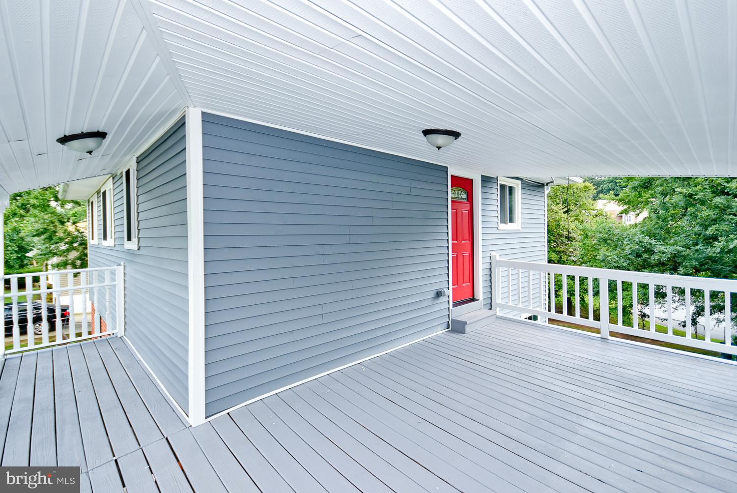 ROYALE GARDENS - Residential