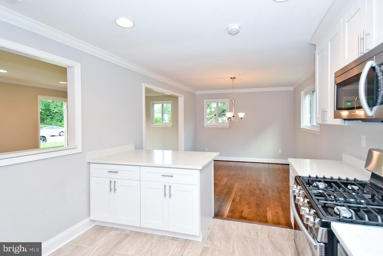 ROYALE GARDENS - Residential