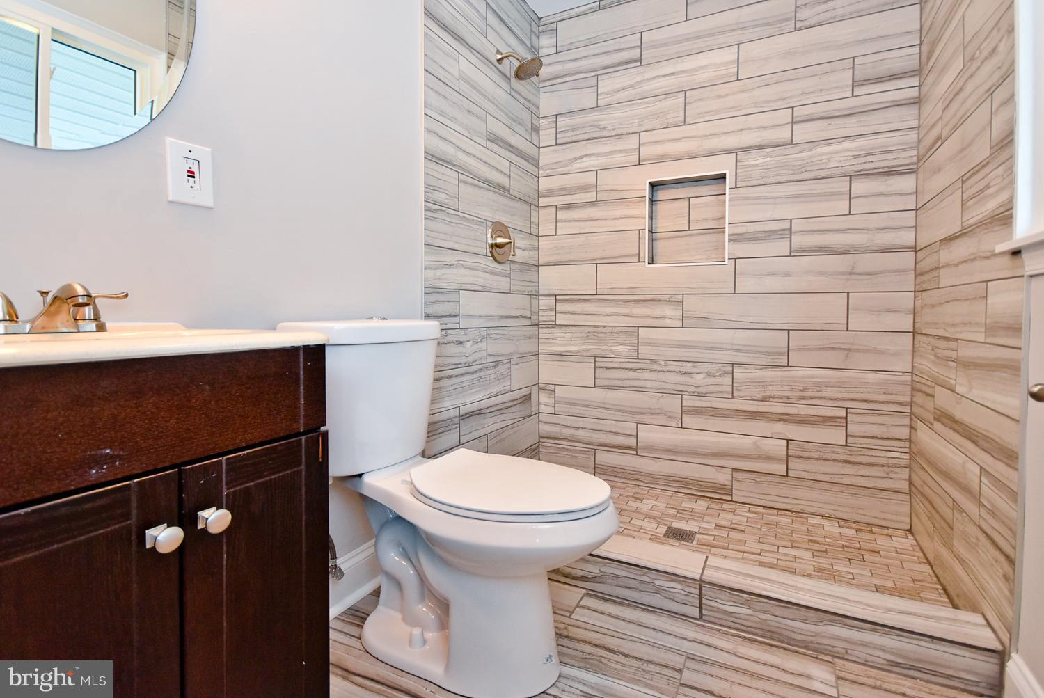 ROYALE GARDENS - Residential