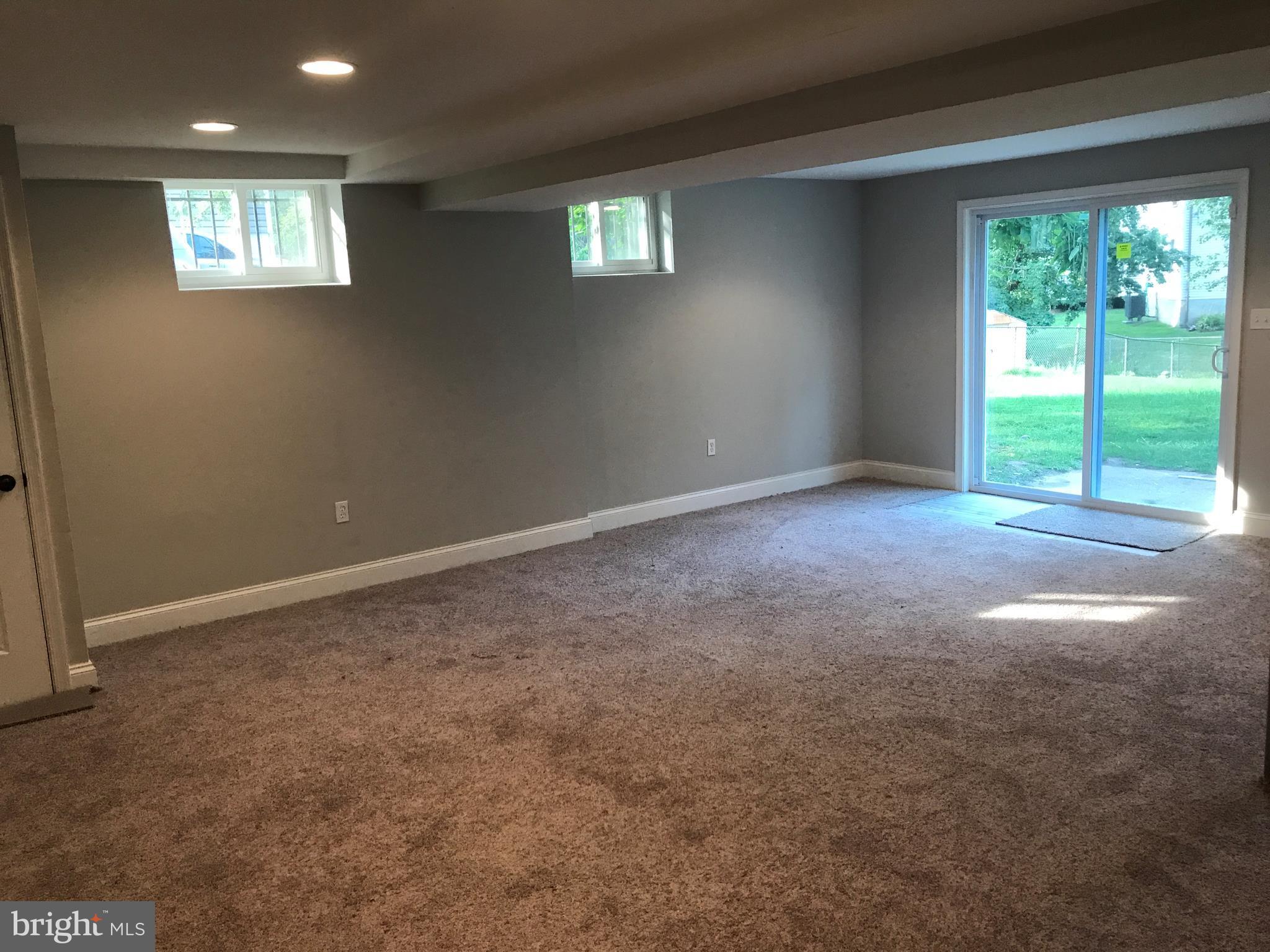 ROYALE GARDENS - Residential