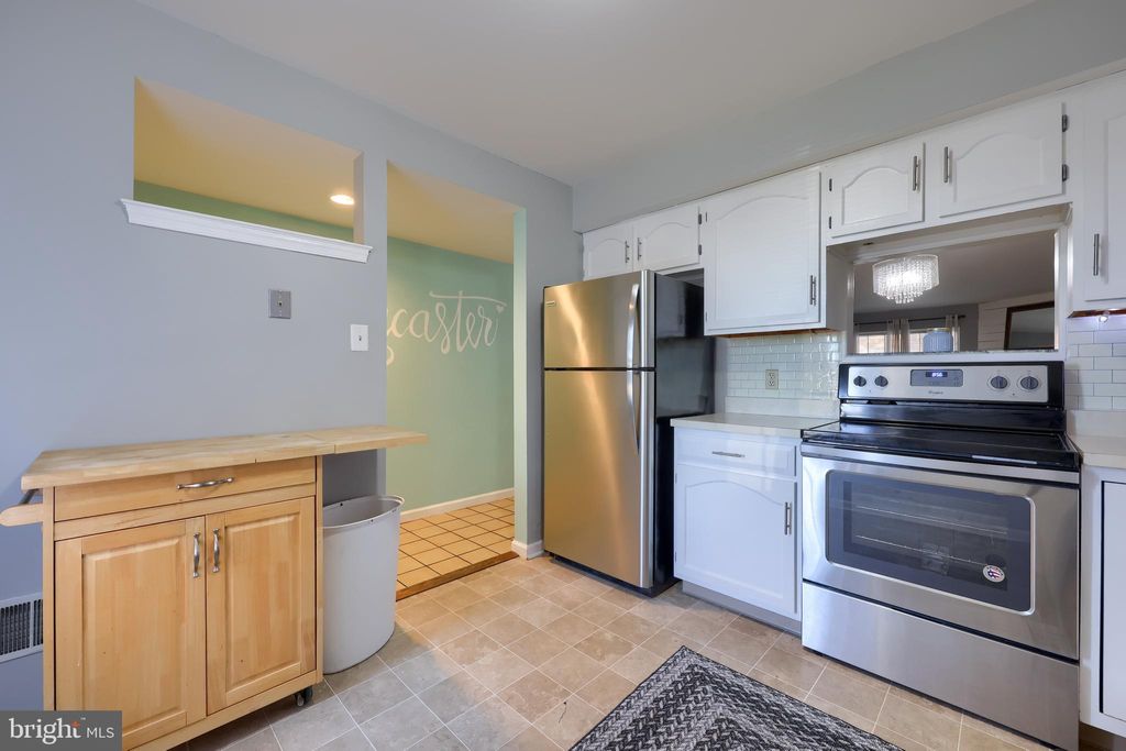 Photo of 187 OAK KNOLL CIR, MILLERSVILLE, PA 17551 (MLS # PALA2030466)