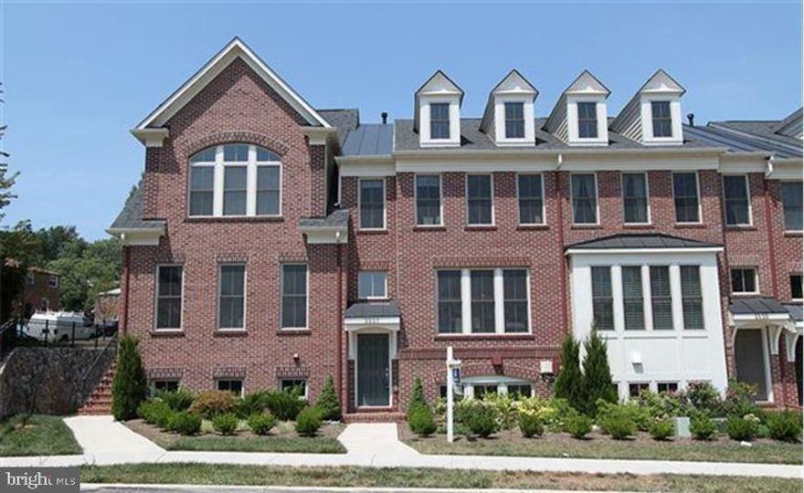 3539 S Four Mile Run Drive Arlington VA 22206 **** Beautiful brick, end-unit townhome with two Master Suites. Lower level den/bedroom with full bath in luxurious Townhome community of Shirlington Crest****Close to Shirlington Village****2 car garage w/ extra parking in front & back**** Hardwood floors on 2 levels**HUGE upgraded Kitchen*****Family Room with Fireplace****Formal Dining Room****Large & private rooftop patio****Close to Public Transportation. Minutes into DC