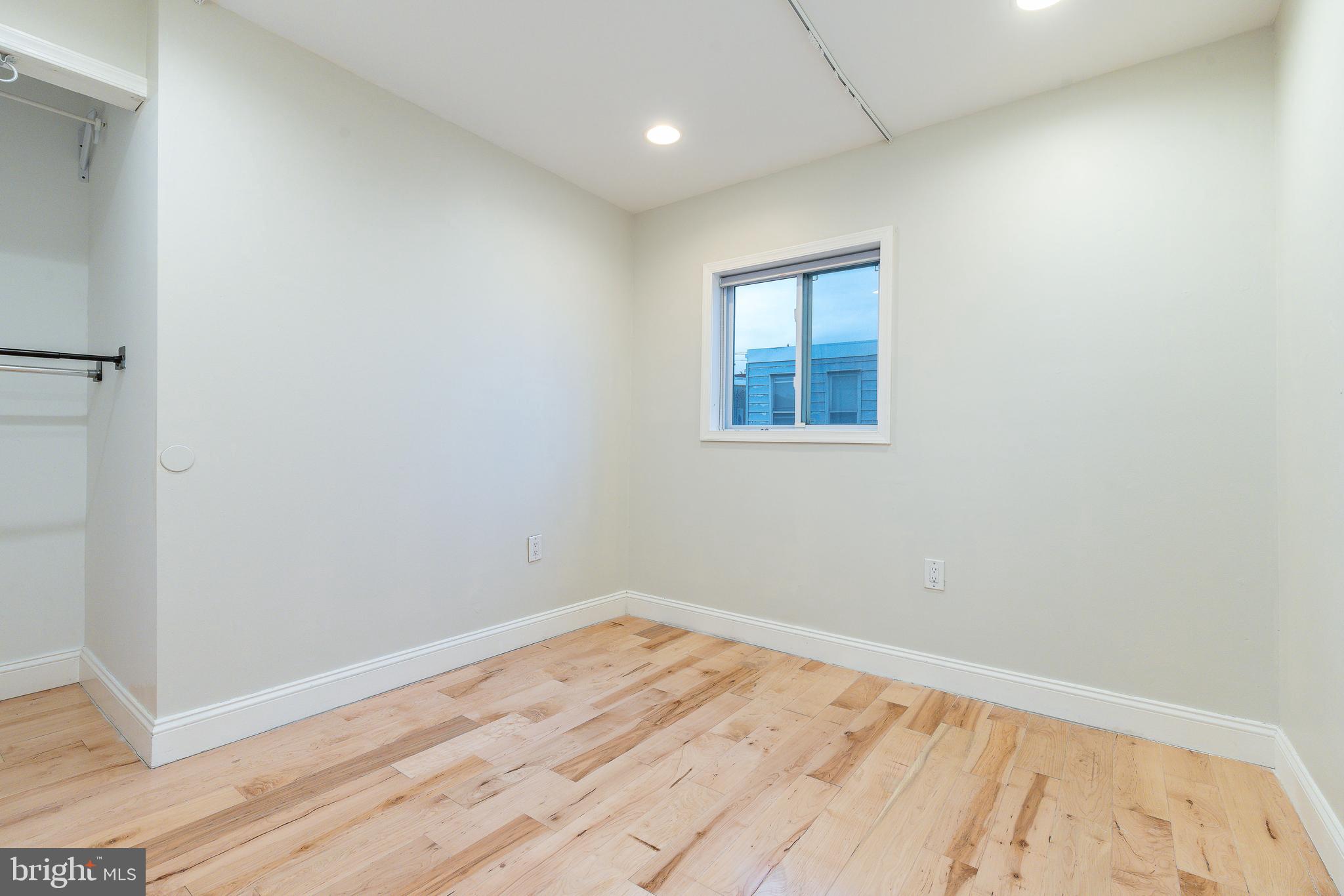 POINT BREEZE - Residential