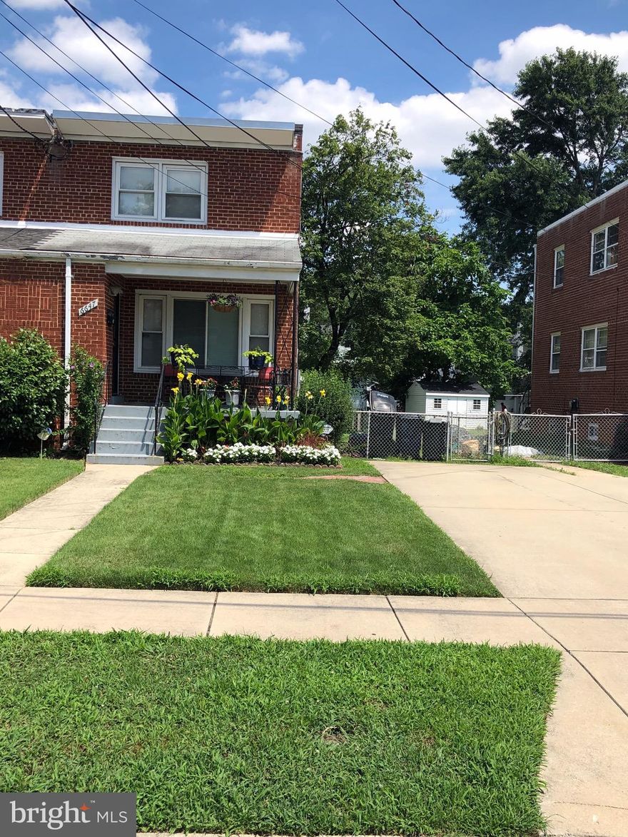 *Back on the Market, buyer got cold feet* 3 bedroom, 2.5 bath beautifully maintained townhouse. You won't be disappointed *Sold As-Is*