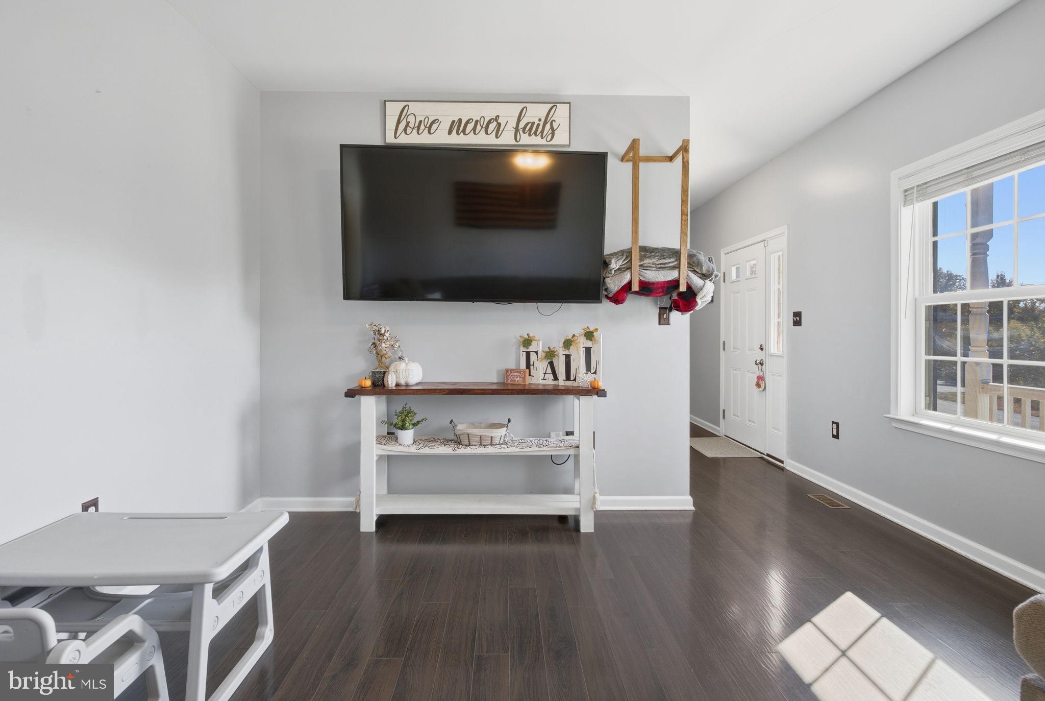 CAMERON ACRES - Residential