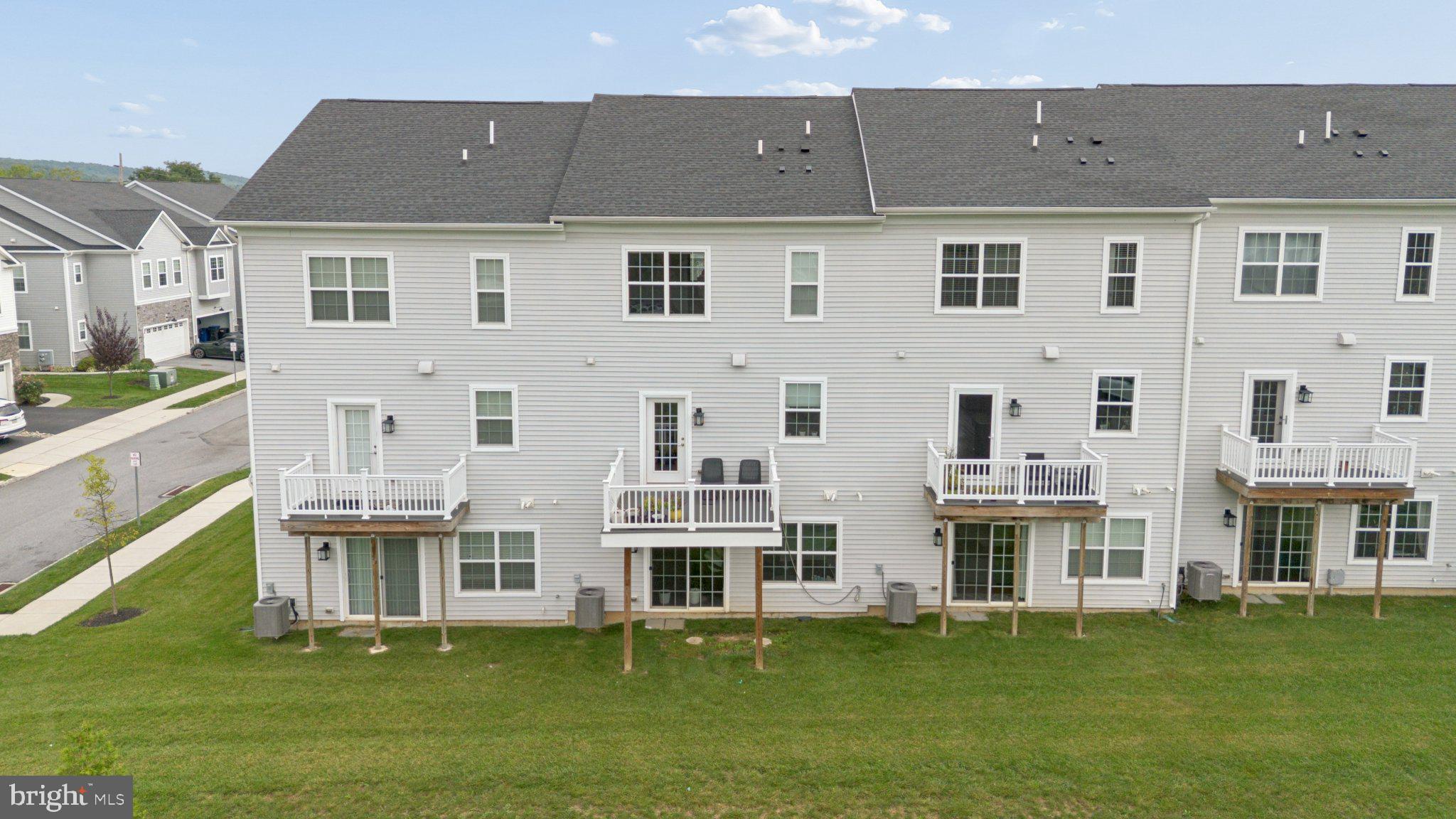 164 LIVINGSTON LANE