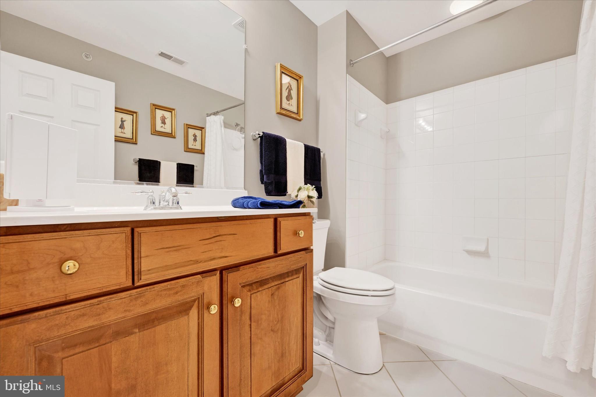 DUNLOY TOWNHOME - Residential