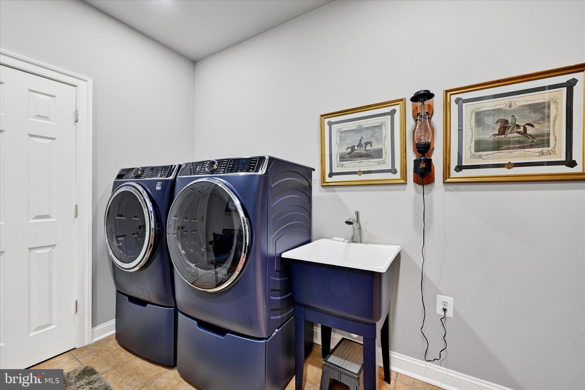 DUNLOY TOWNHOME - Residential