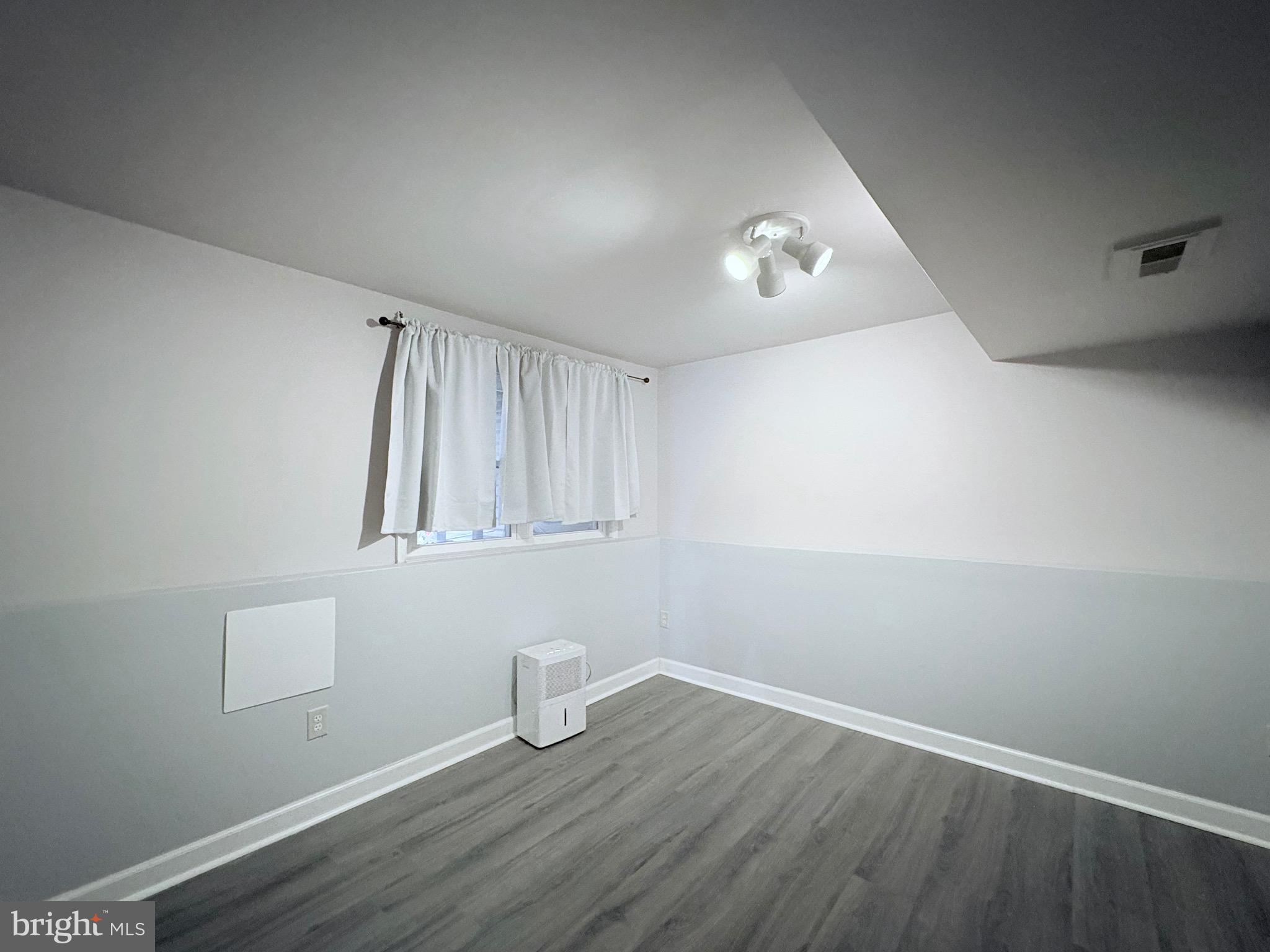 WHITE OAK VILLAGE - Residential Lease