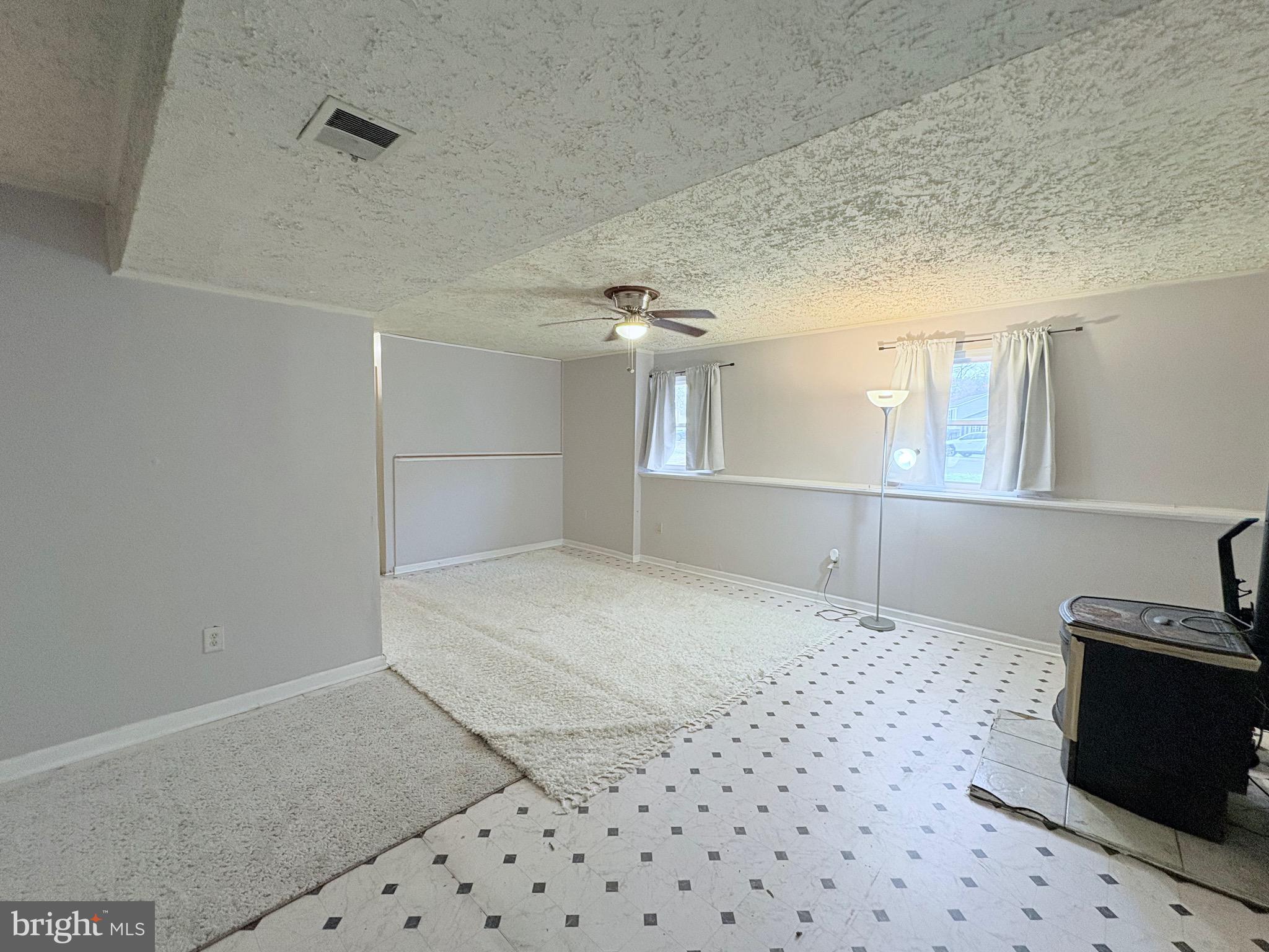 WHITE OAK VILLAGE - Residential Lease