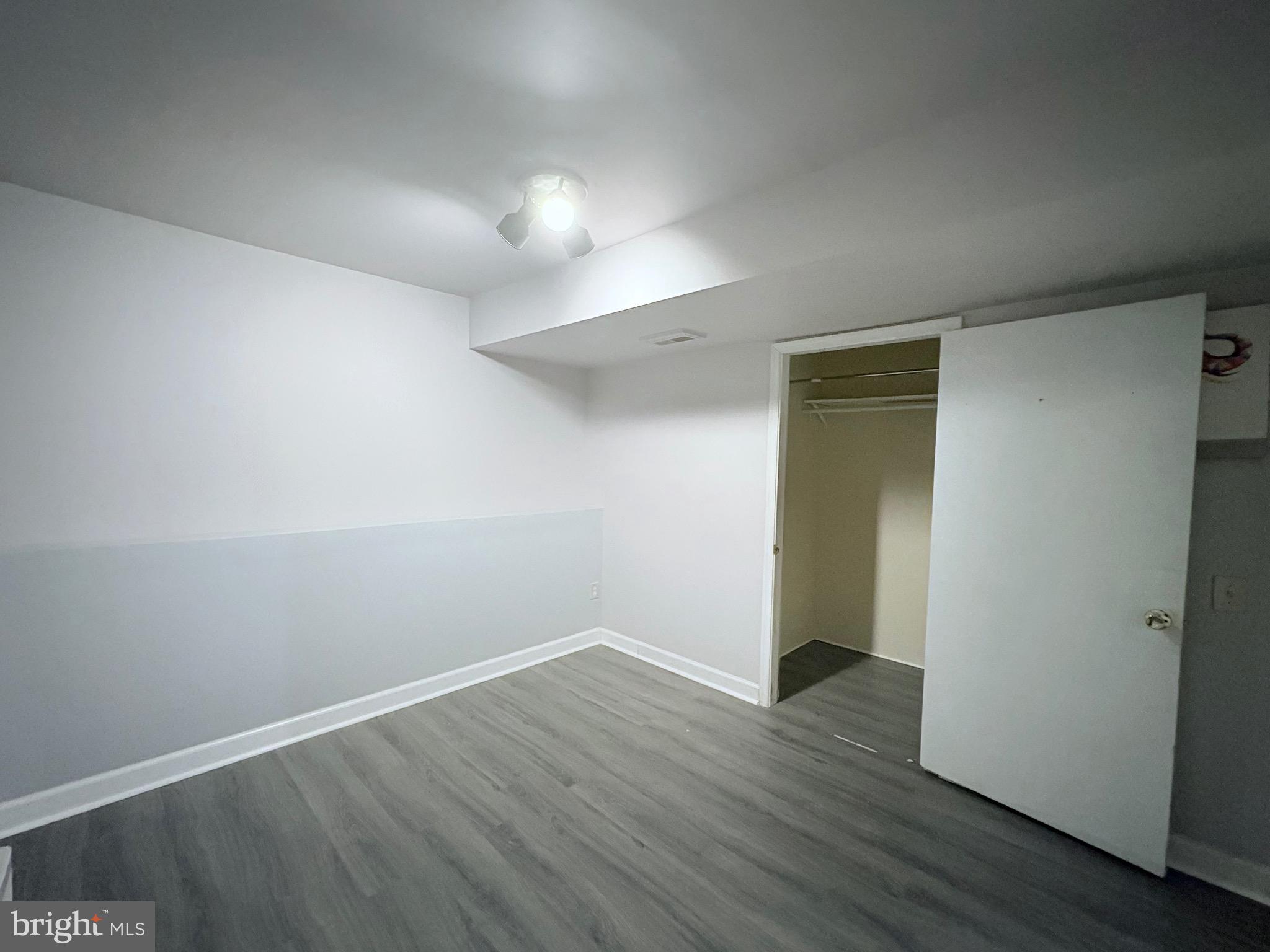 WHITE OAK VILLAGE - Residential Lease