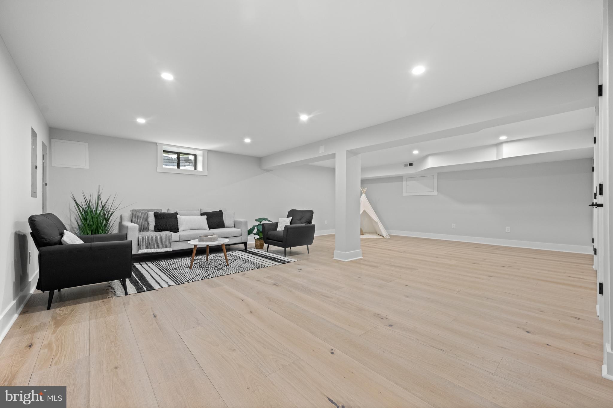 RADNOR HUNT - Residential