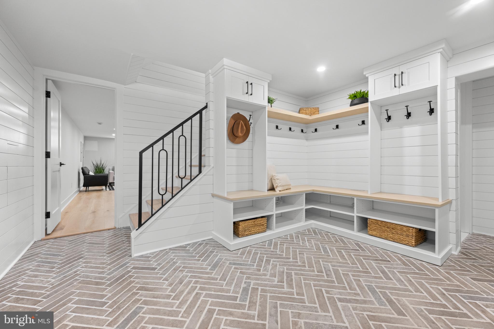 RADNOR HUNT - Residential