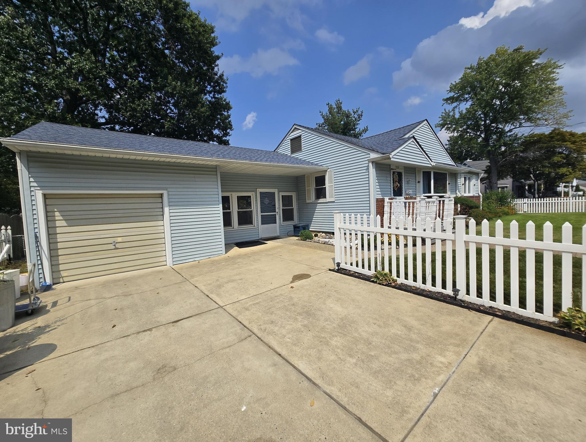 539 W MERCHANT STREET