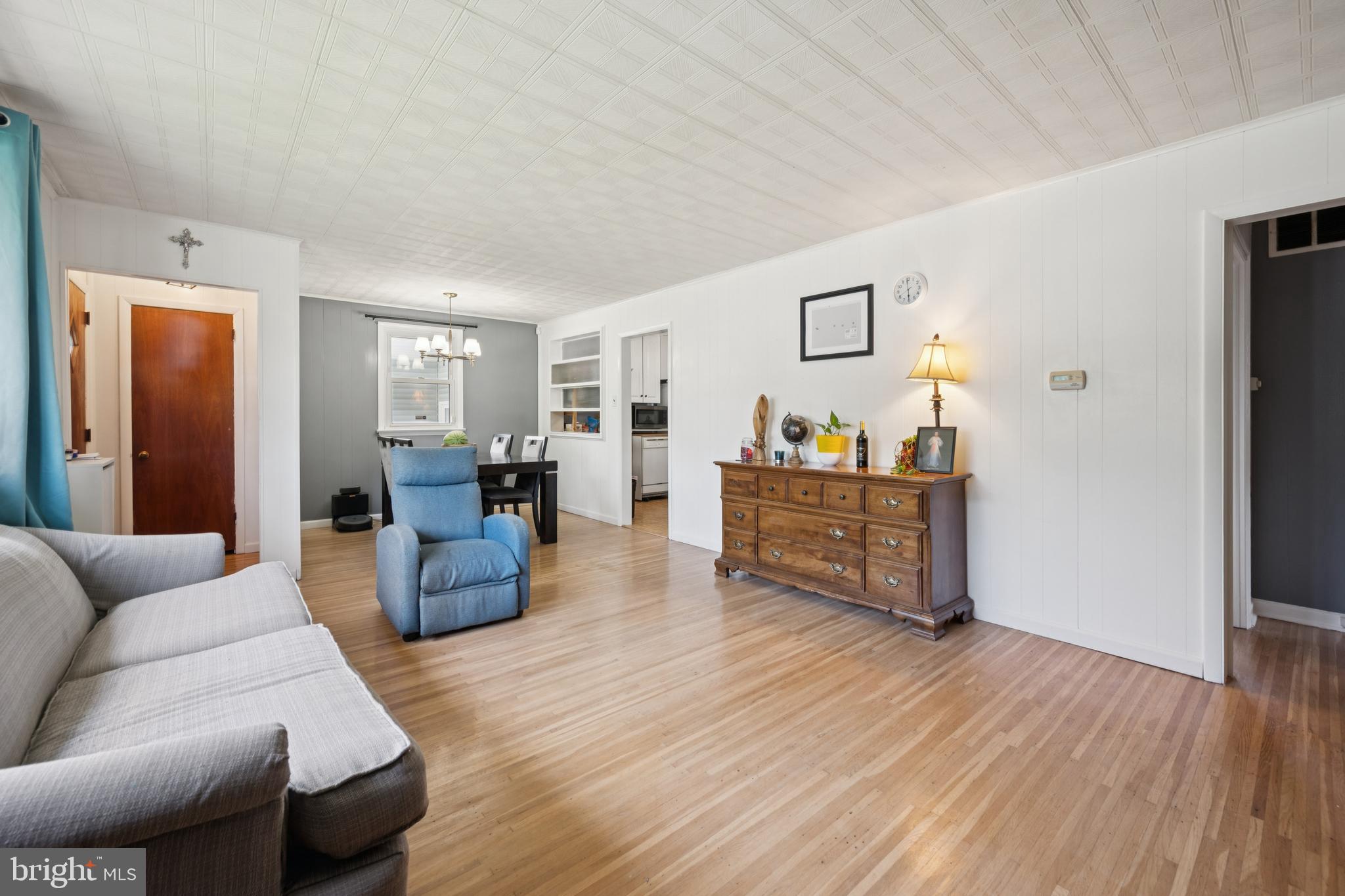 539 W MERCHANT STREET