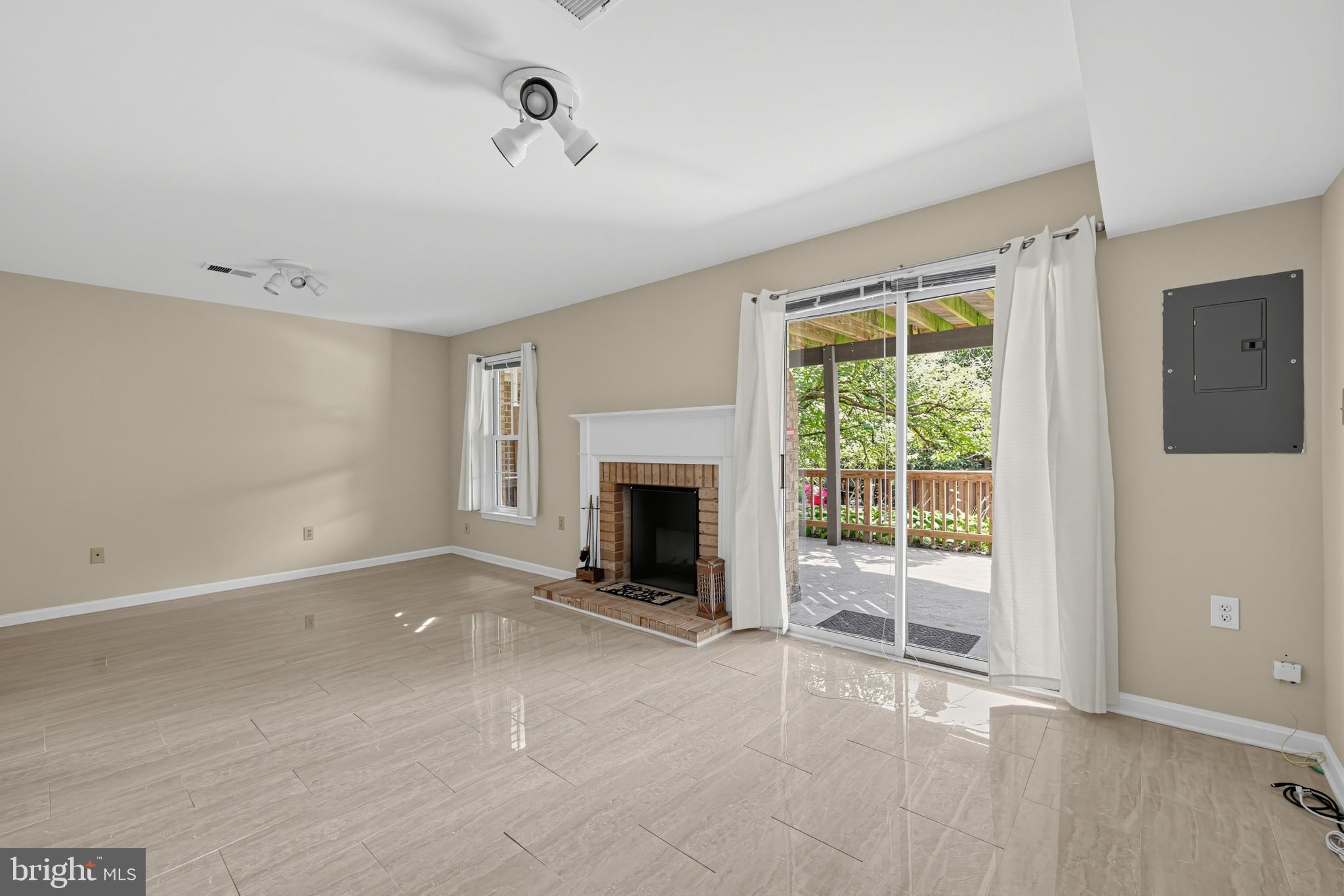 7427 SALFORD COURT