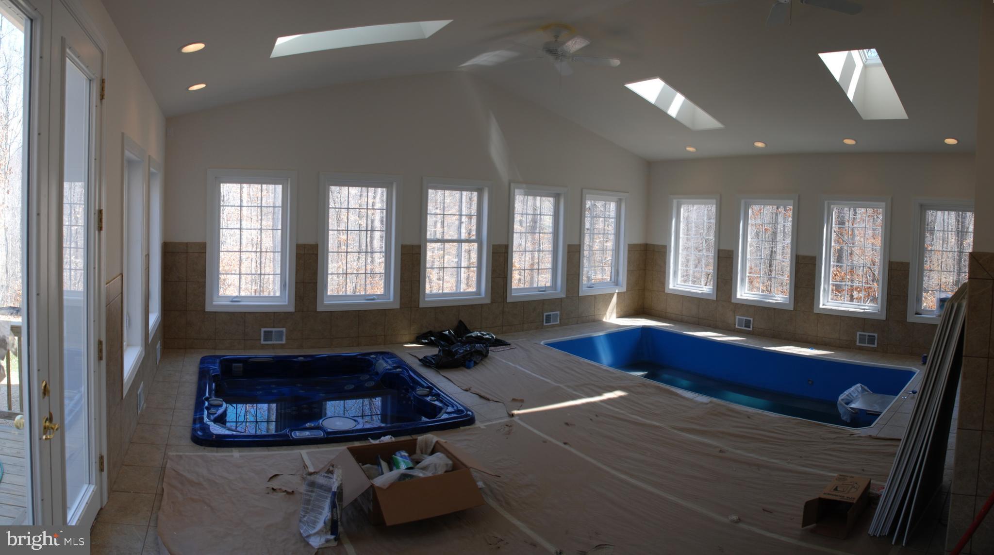 CLASSIC LAKES - Residential