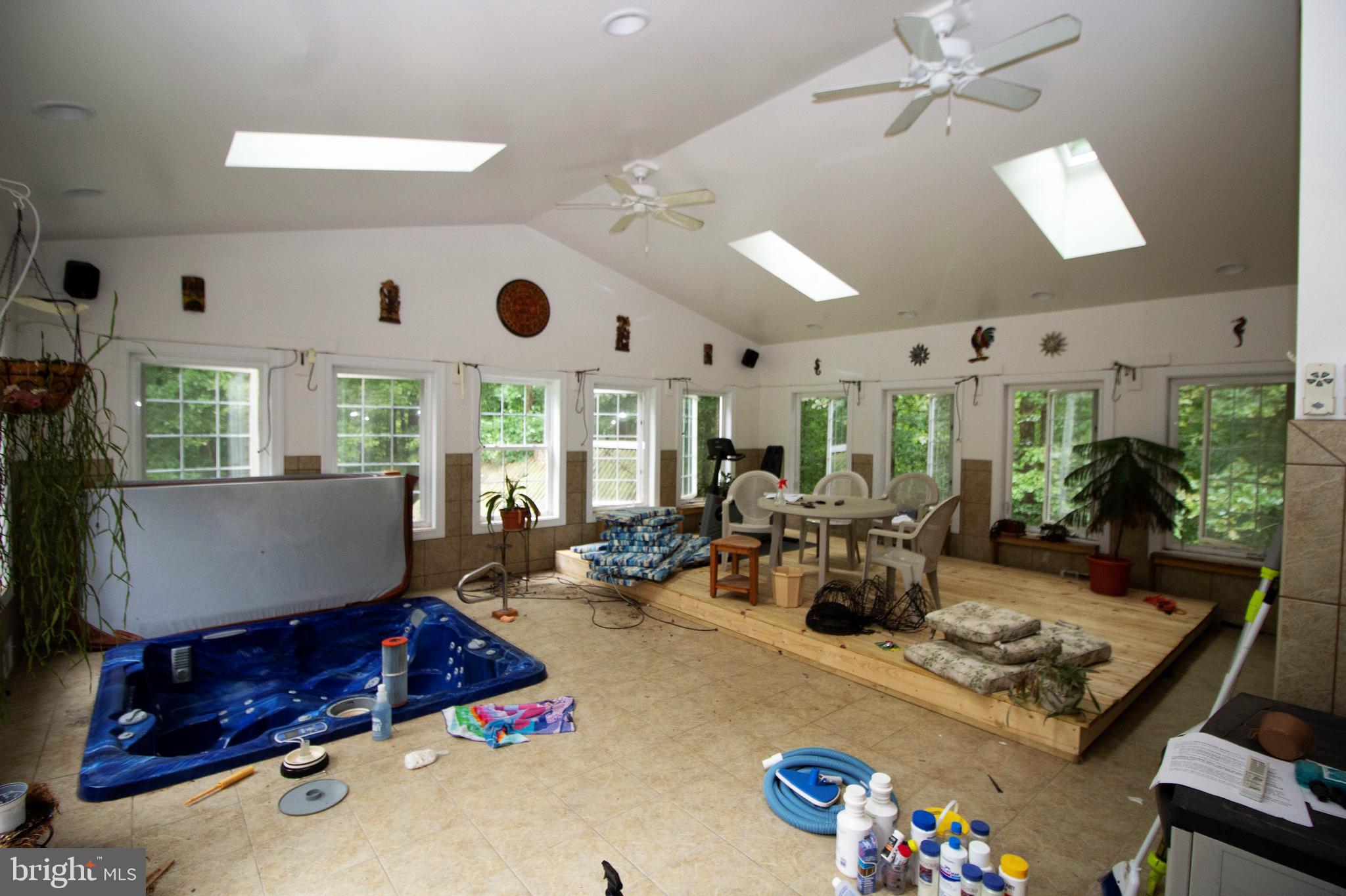 CLASSIC LAKES - Residential