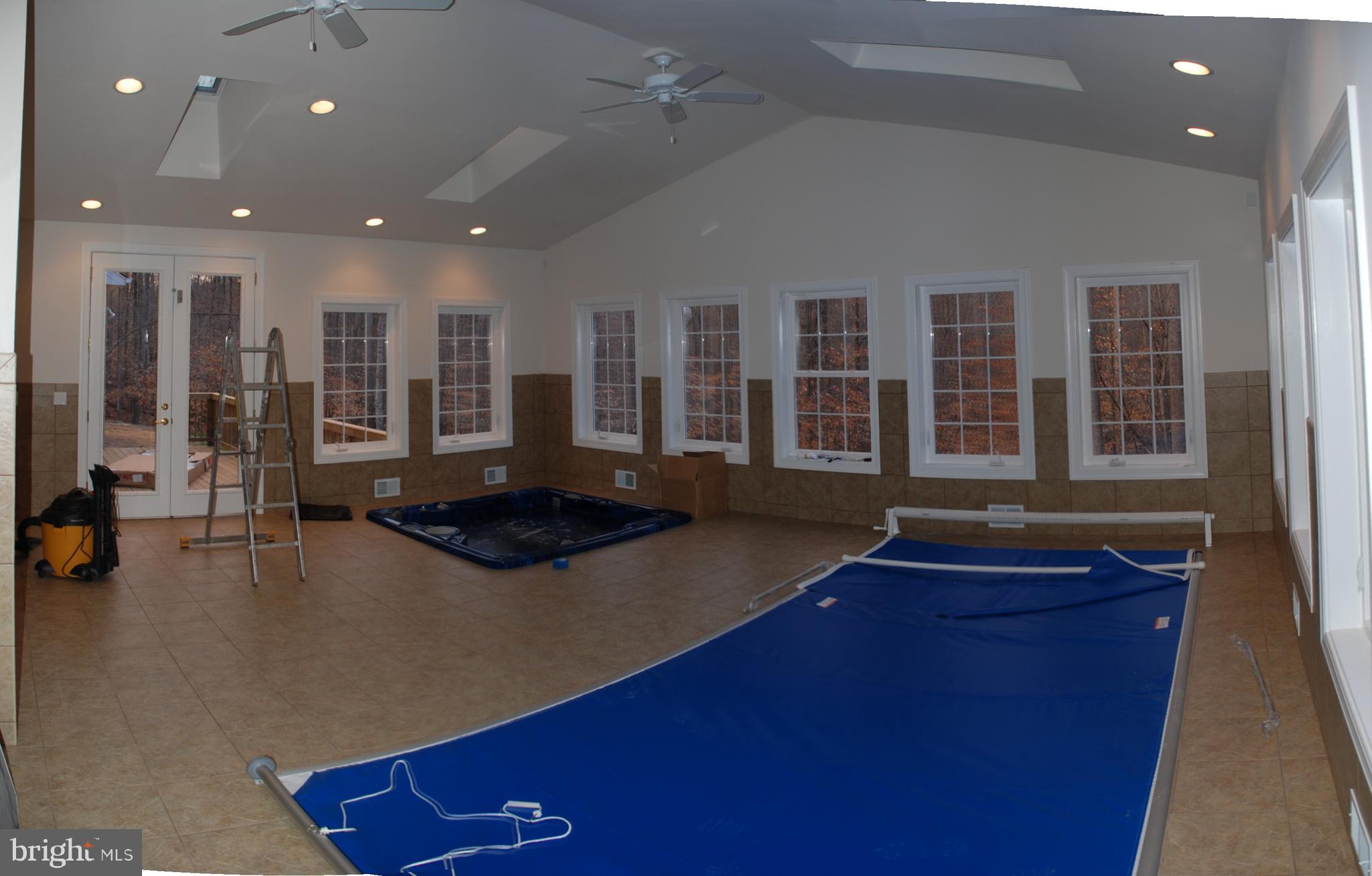 CLASSIC LAKES - Residential