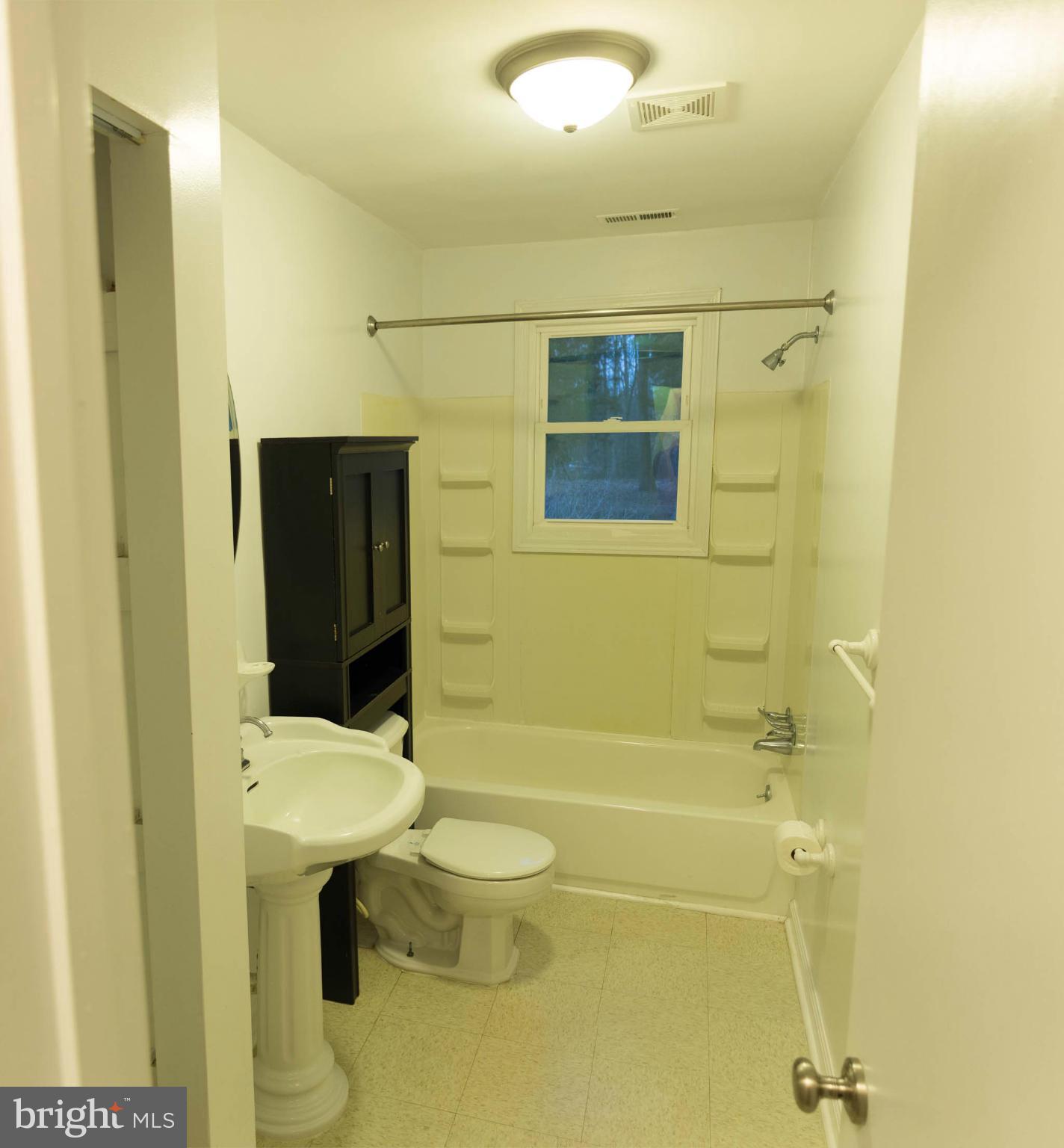 WARREN J WILLETT'S SUB - Residential Lease