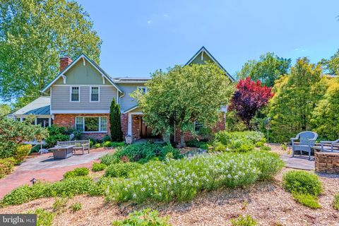 Photo of FALLS CHURCH, VA 22046 (MLS # VAFA2003864)