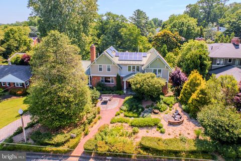 Photo of FALLS CHURCH, VA 22046 (MLS # VAFA2003864)