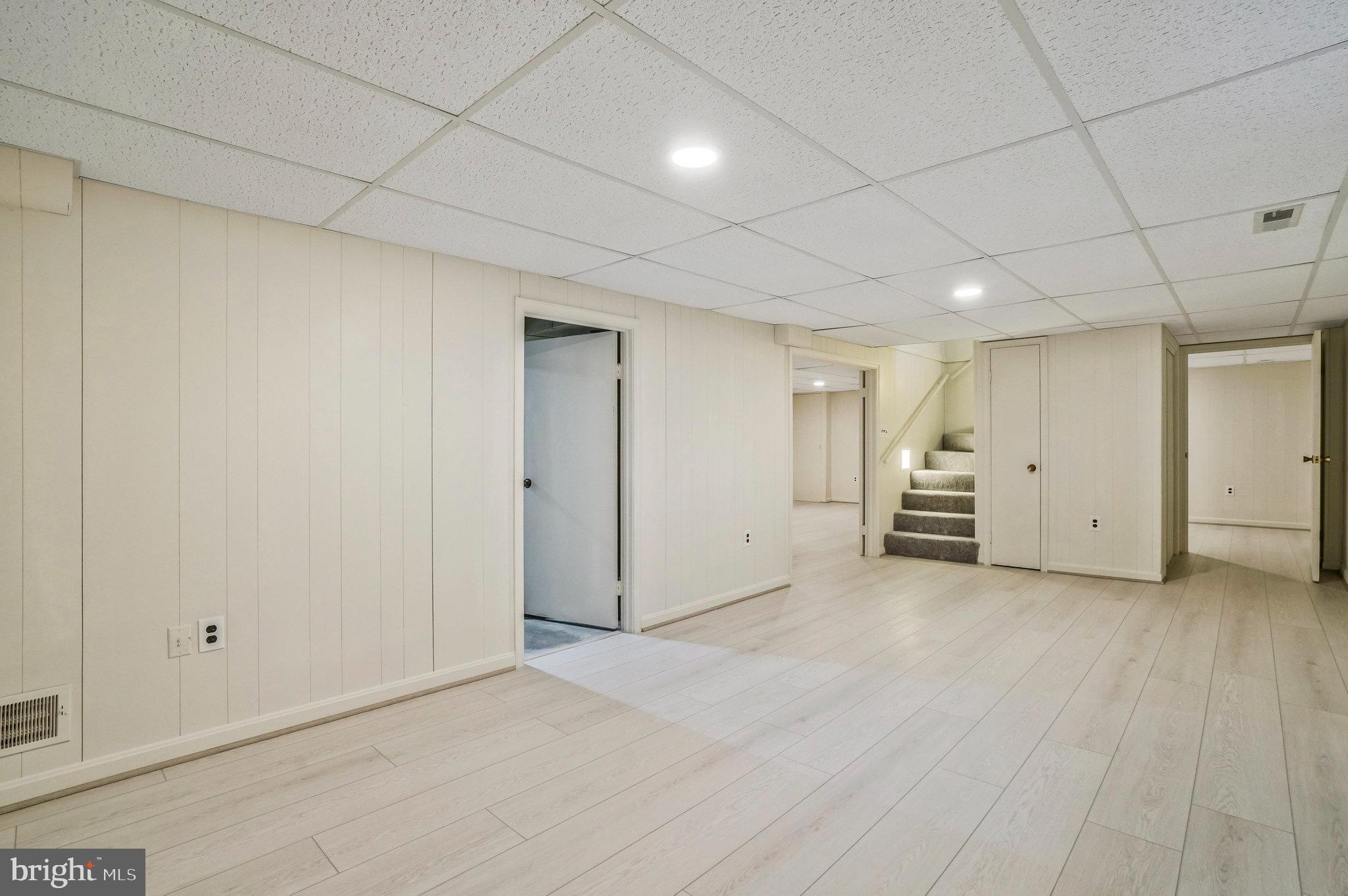 VIRGINIA HILLS - Residential