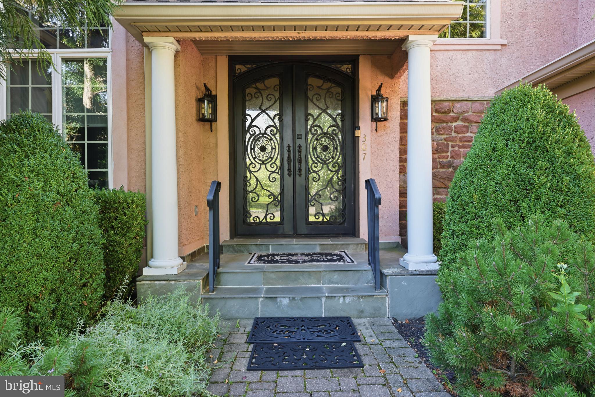 307 LYON CIRCLE